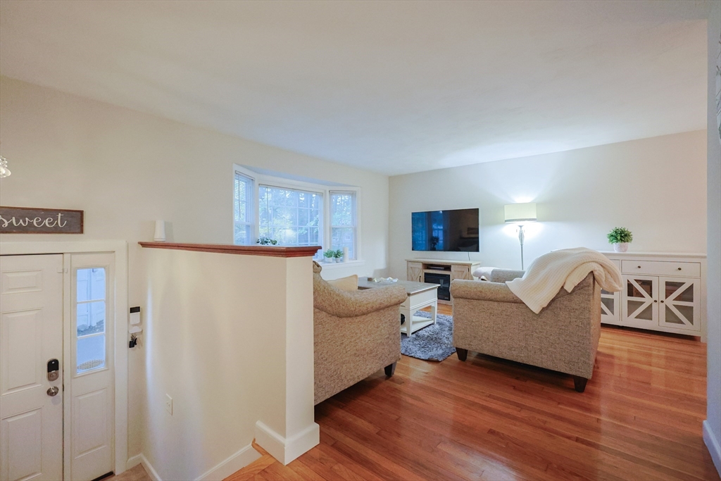 Framingham, Massachusetts, 01701, United States, 3 Bedrooms Bedrooms, ,2 BathroomsBathrooms,Residential,For Sale,1987997