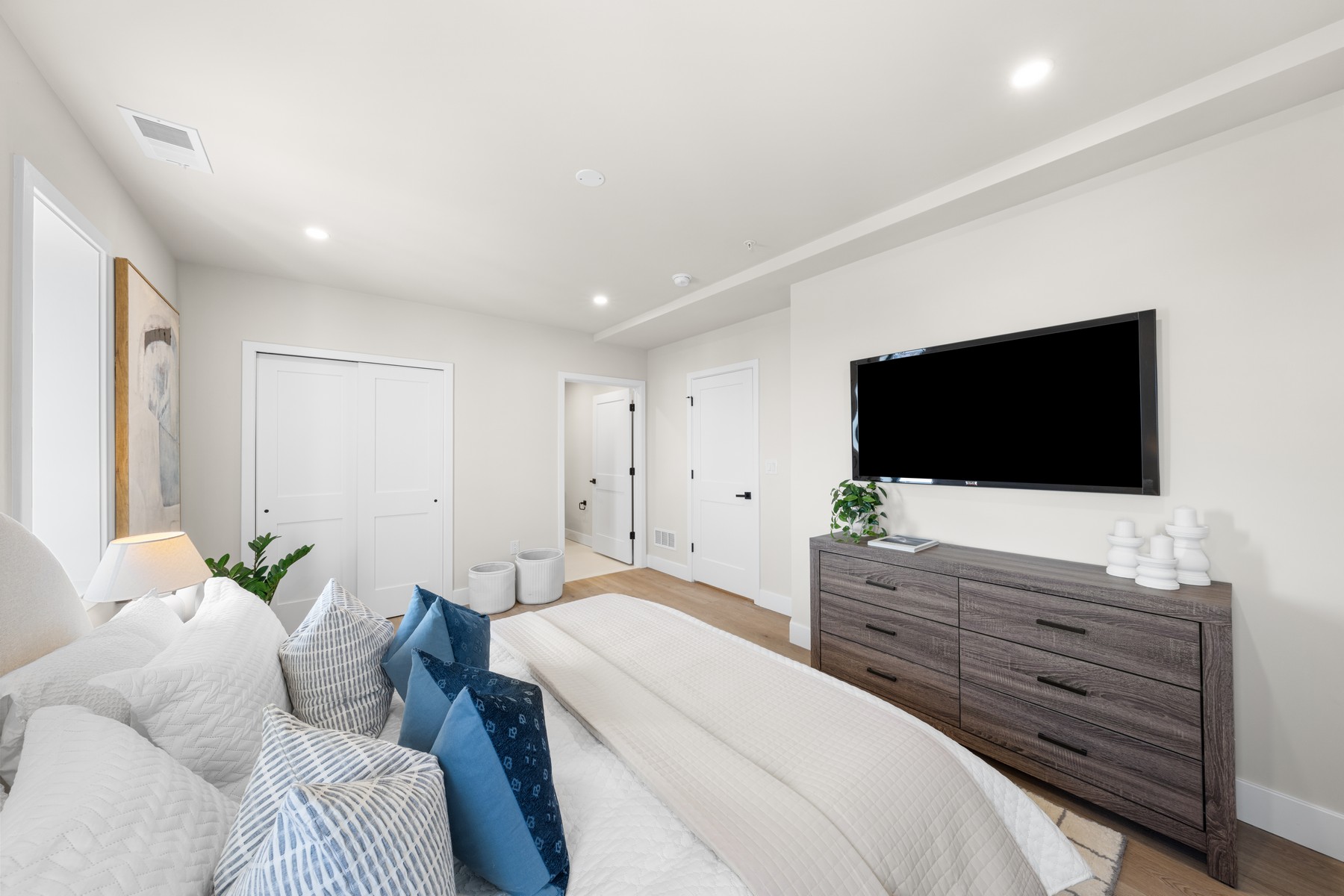  323 E Oak Avenue #101 - 物件實景