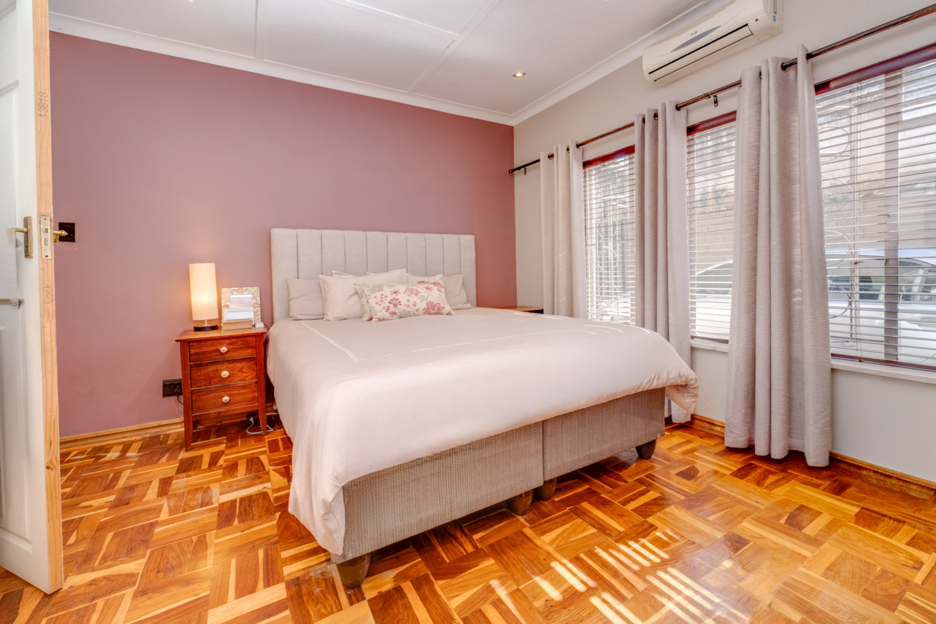  Fabulous Family Home with Charm, Character & Bonus Cottage - 物件實景