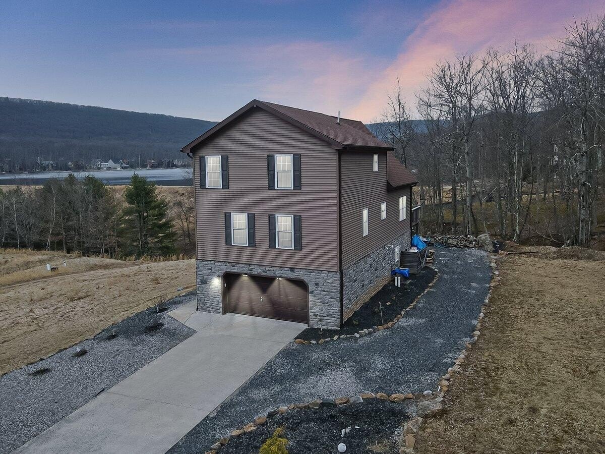 Hazleton, Pennsylvania, 18202, United States, 4 Bedrooms Bedrooms, ,3 BathroomsBathrooms,Residential,For Sale,1754491