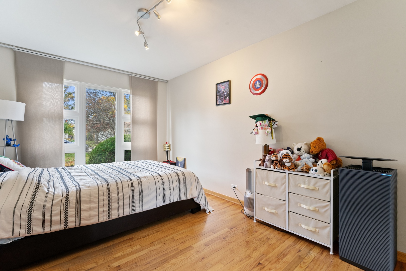 Northbrook, Illinois, 60062, United States, 5 Bedrooms Bedrooms, ,5 BathroomsBathrooms,Residential,For Sale,1987752