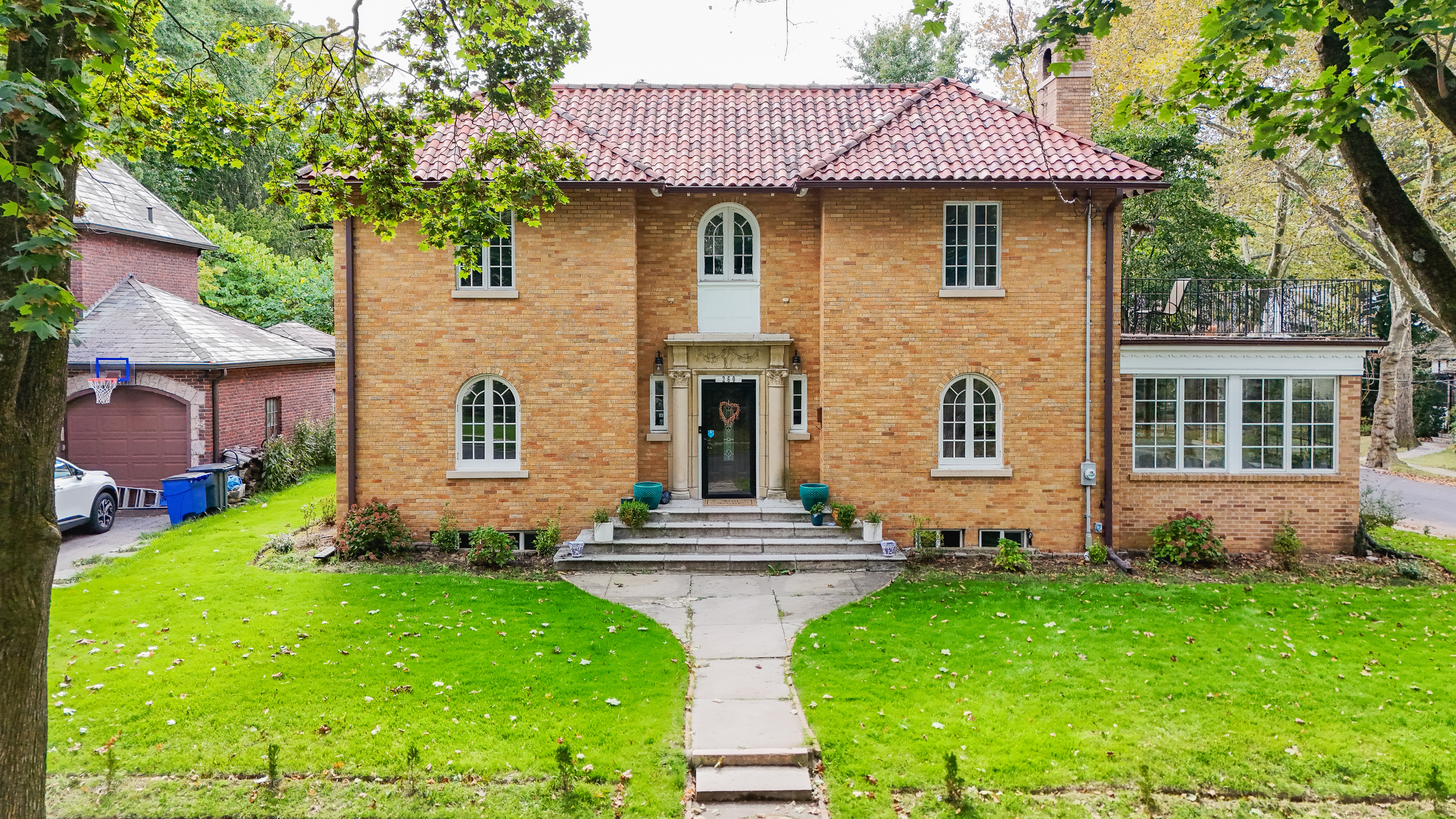  260 E Devonia Avenue - 物件實景