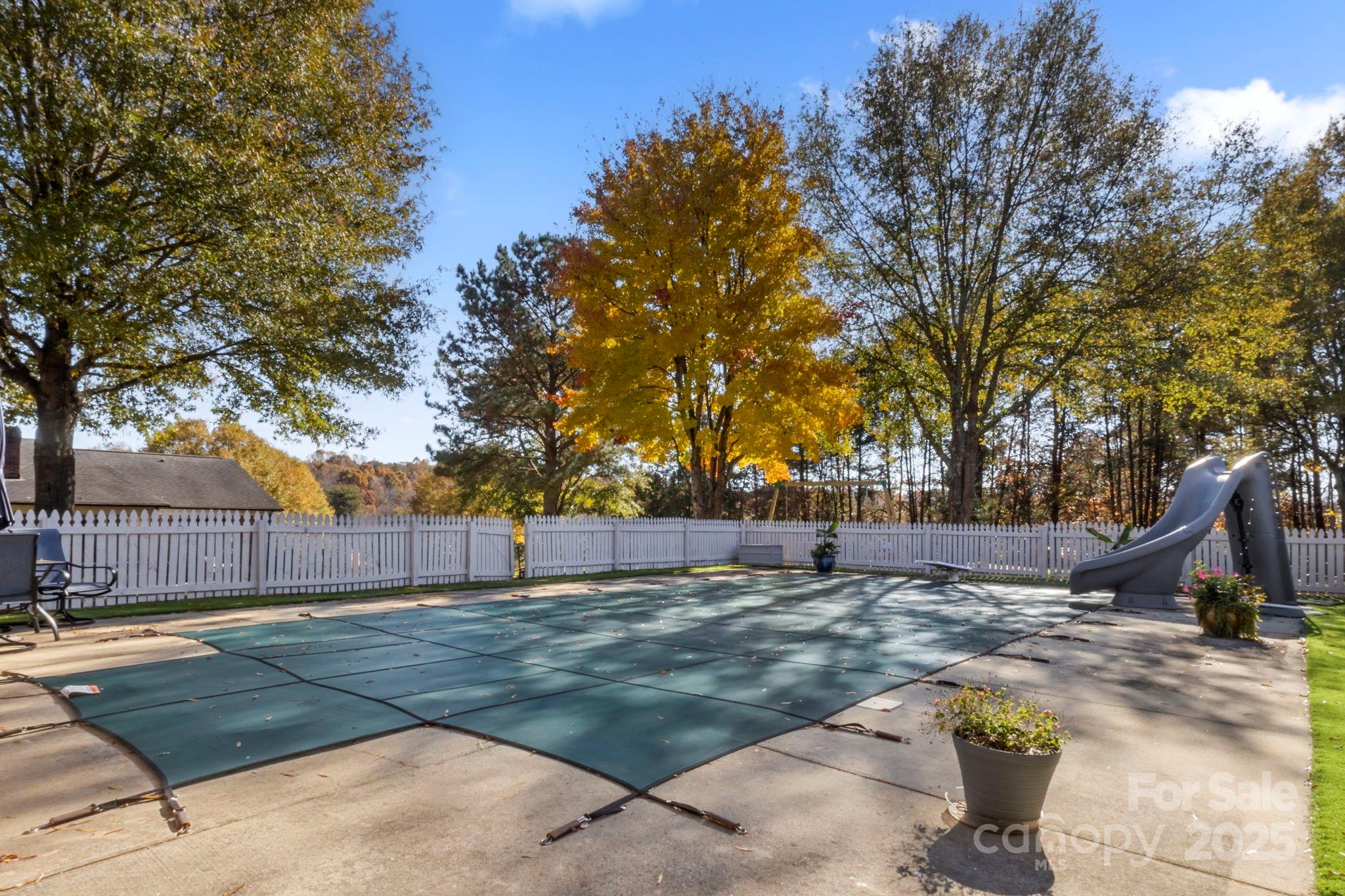 Lincolnton, North Carolina, 28092, United States, 4 Bedrooms Bedrooms, ,3 BathroomsBathrooms,Residential,For Sale,1989140