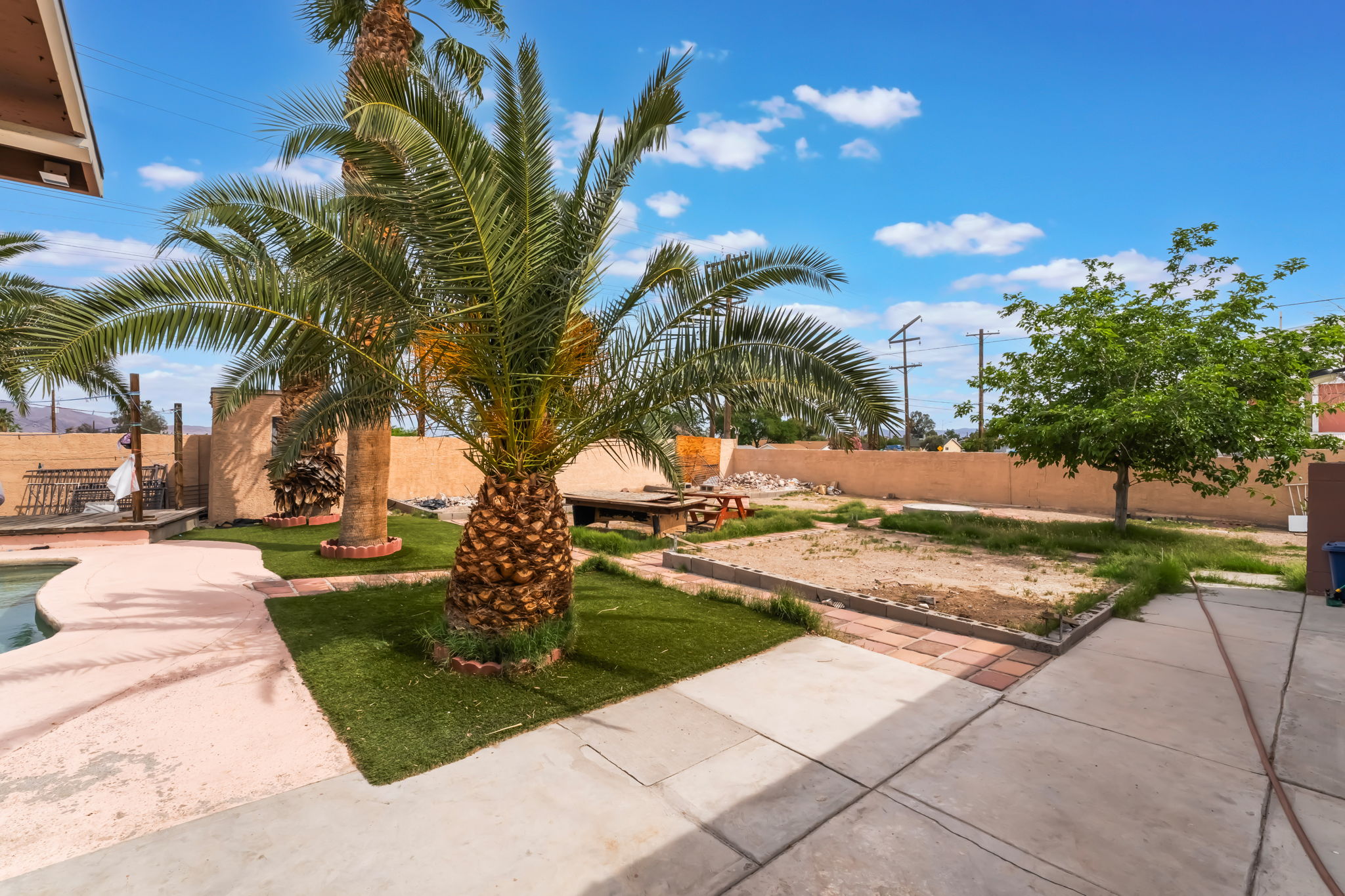 Las Vegas, Nevada, 89104, United States, 4 Bedrooms Bedrooms, ,2 BathroomsBathrooms,Residential,For Sale,1924151