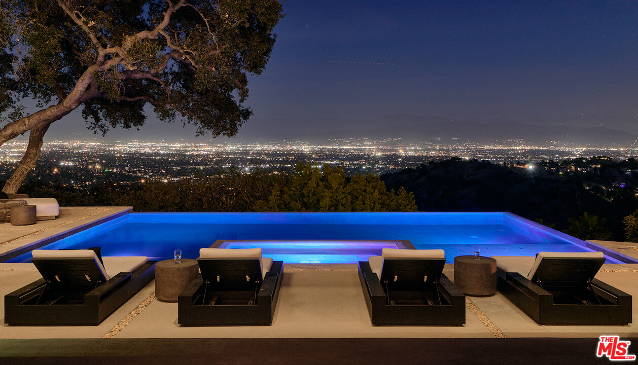 Beverly Hills, California, 90210, United States, 6 Bedrooms Bedrooms, ,6 BathroomsBathrooms,Residential,For Sale,1692711
