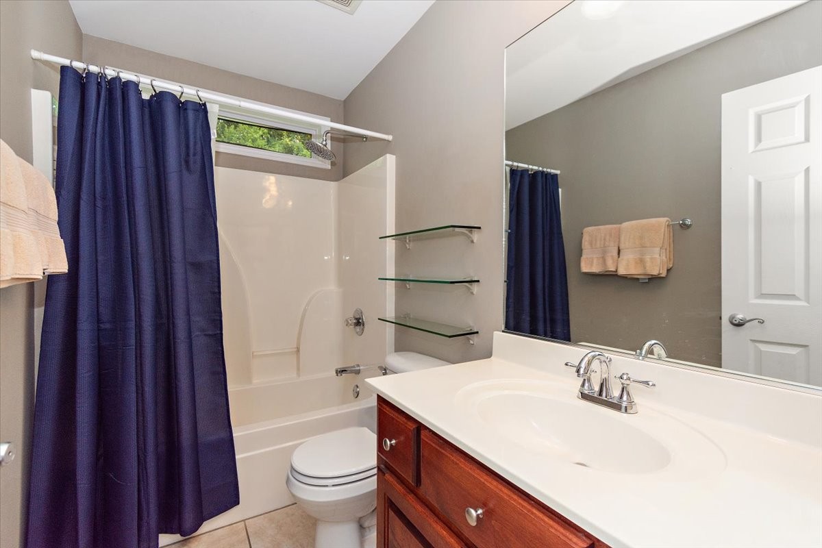 Columbia, Tennessee, 38401, United States, 4 Bedrooms Bedrooms, ,3 BathroomsBathrooms,Residential,For Sale,1897603