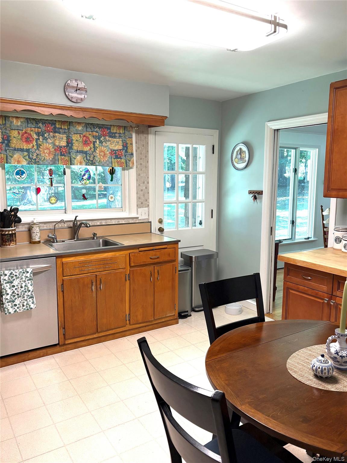 Suffern, New York, 10901, United States, 5 Bedrooms Bedrooms, ,2 BathroomsBathrooms,Residential,For Sale,1906430