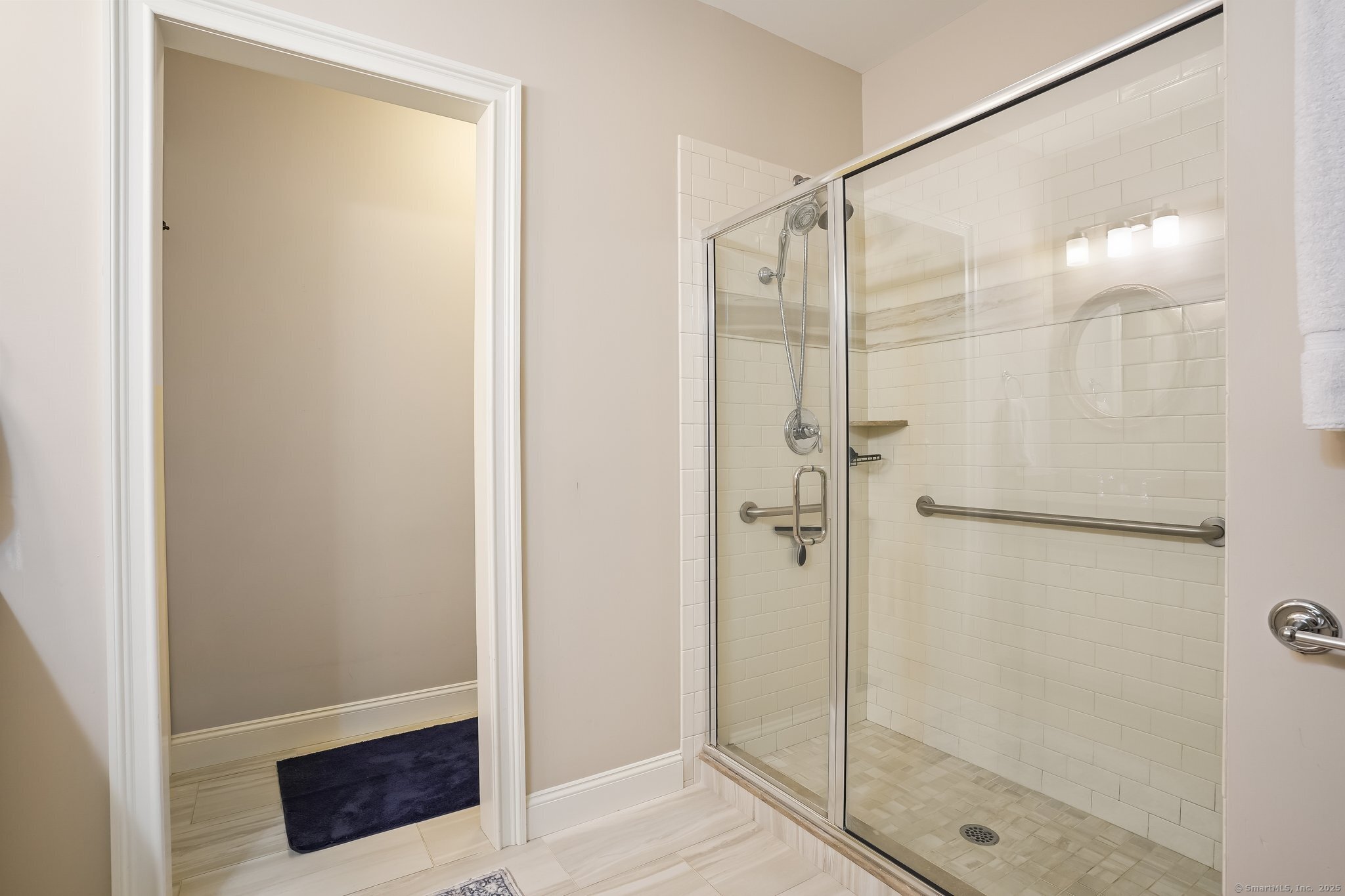 Brookfield, Connecticut, 06804, United States, 2 Bedrooms Bedrooms, ,4 BathroomsBathrooms,Residential,For Sale,1890460