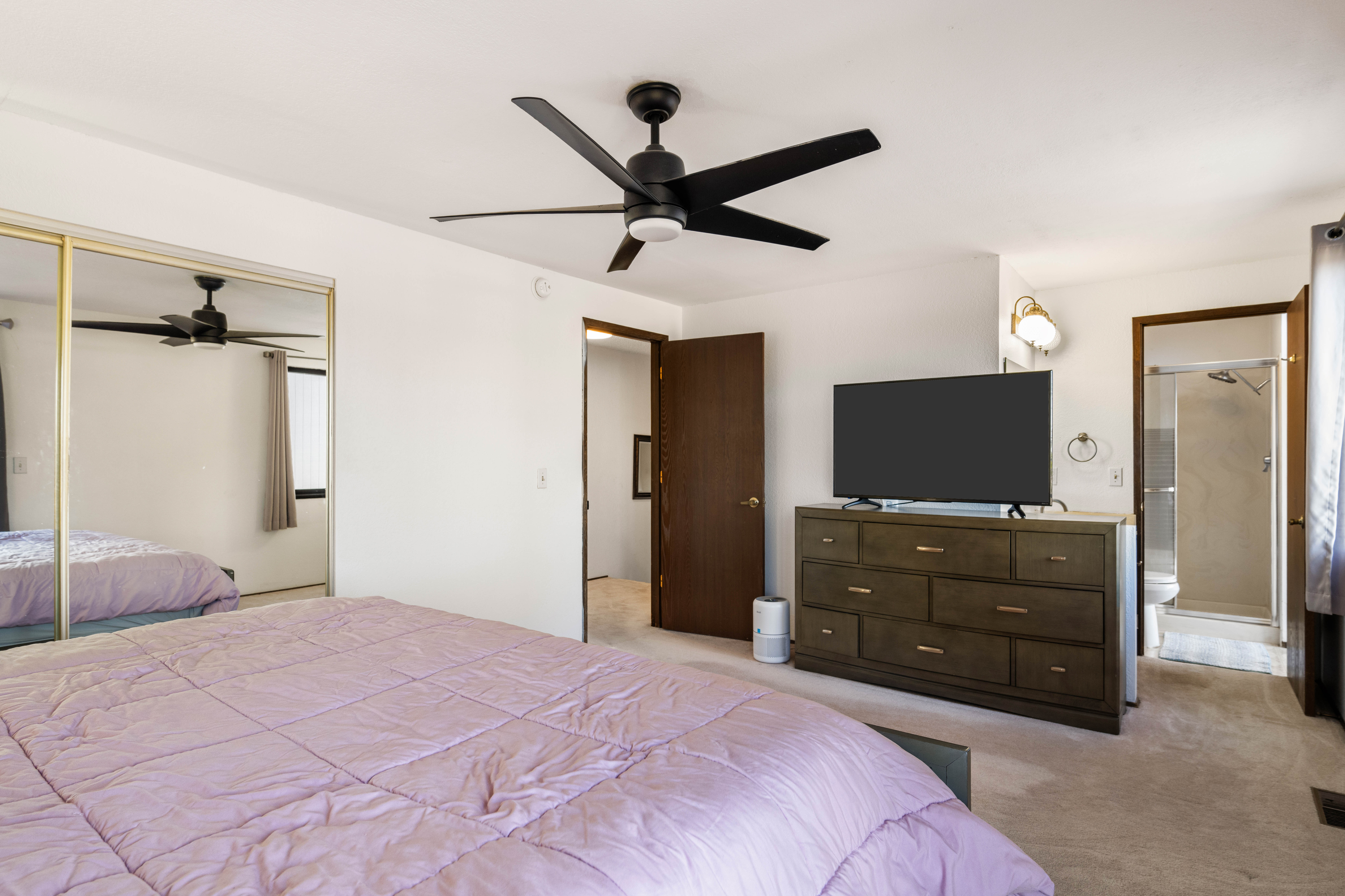  Stunning Views & Solar Panel Efficiency - 物件實景