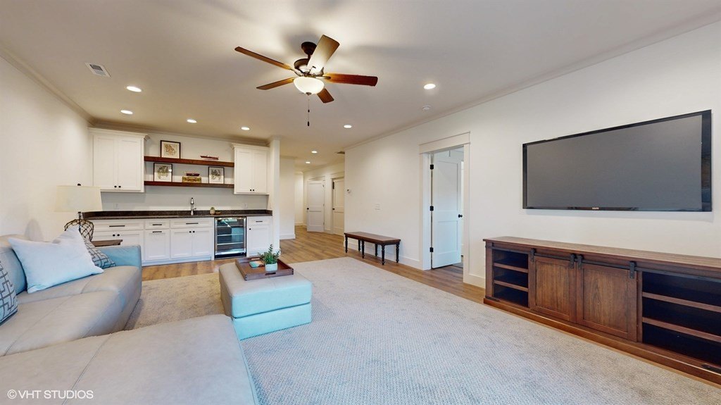 Hiawassee, Georgia, 30546, United States, 4 Bedrooms Bedrooms, ,5 BathroomsBathrooms,Residential,For Sale,1978790