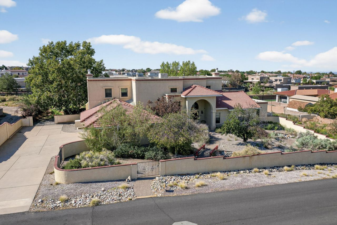Albuquerque, New Mexico, 87122, United States, 5 Bedrooms Bedrooms, ,5 BathroomsBathrooms,Residential,For Sale,1933221