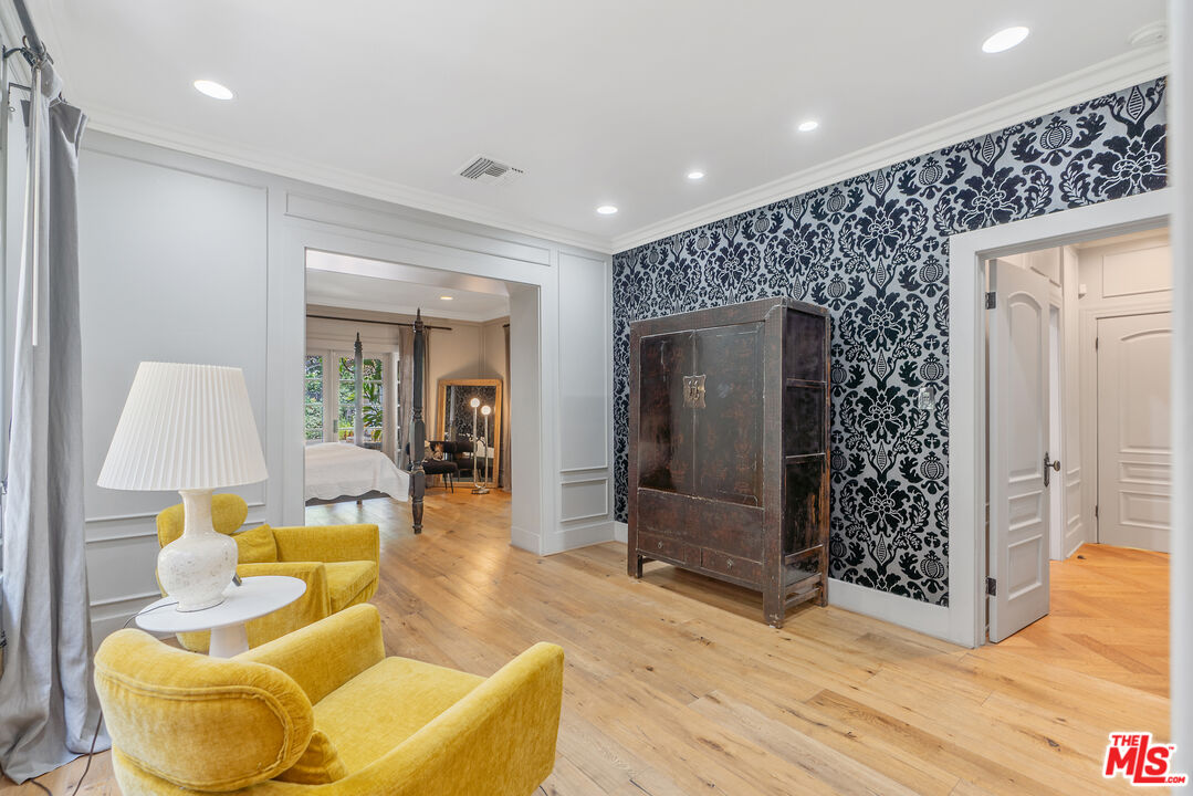 Los Angeles, California, 90005, United States, 3 Bedrooms Bedrooms, ,3 BathroomsBathrooms,Residential,For Sale,1876512