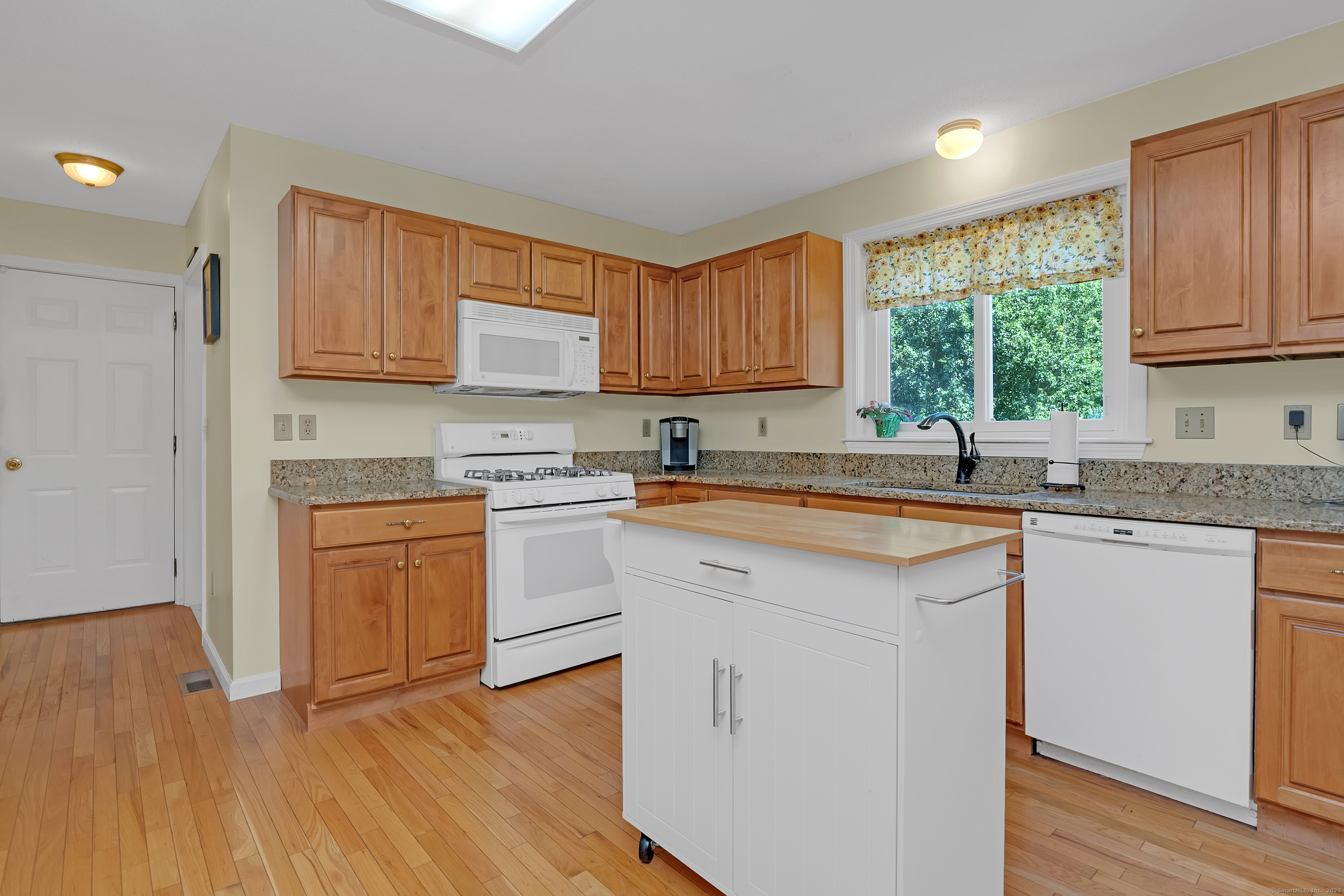 South Windsor, Connecticut, 06074, United States, 3 Bedrooms Bedrooms, ,4 BathroomsBathrooms,Residential,For Sale,1912297