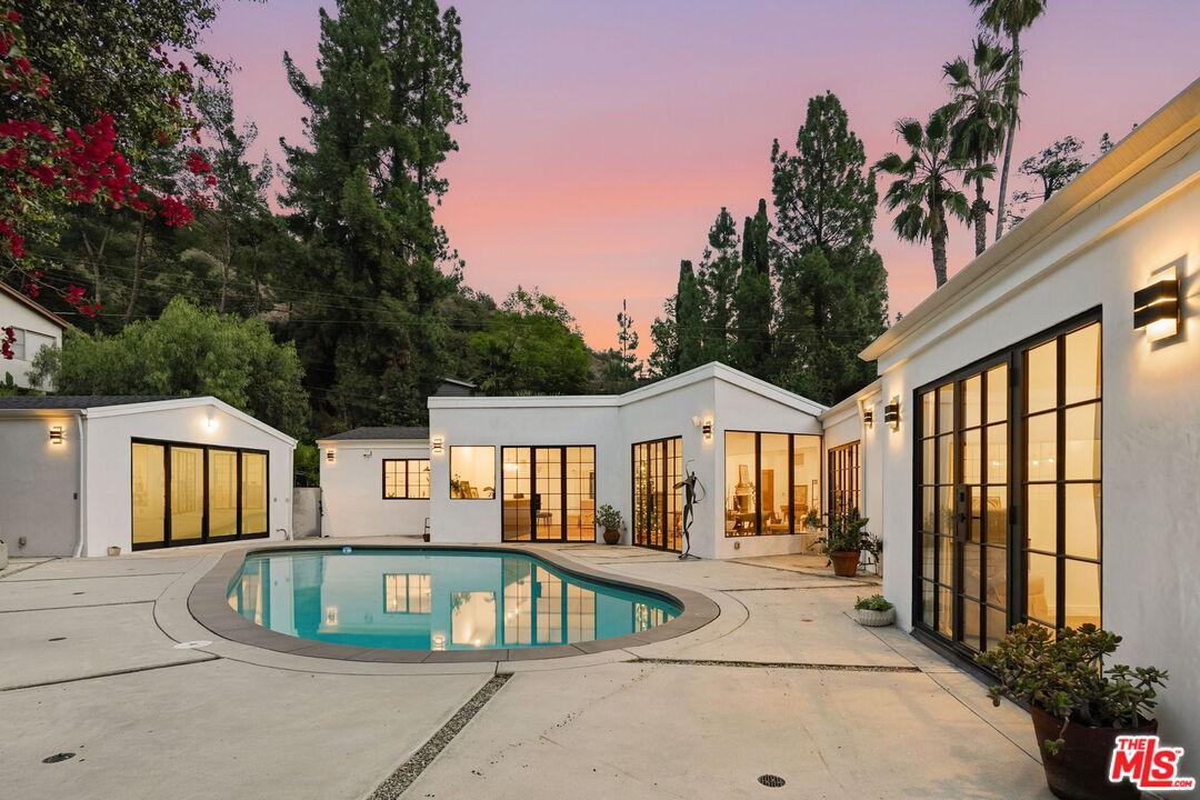 Los Angeles, California, 90049, United States, 3 Bedrooms Bedrooms, ,3 BathroomsBathrooms,Residential,For Sale,2002903