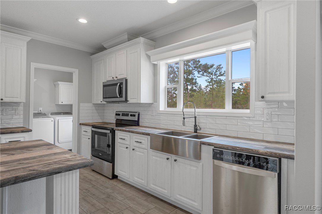 Dunnellon, Florida, 34433, United States, 4 Bedrooms Bedrooms, ,3 BathroomsBathrooms,Residential,For Sale,2008614