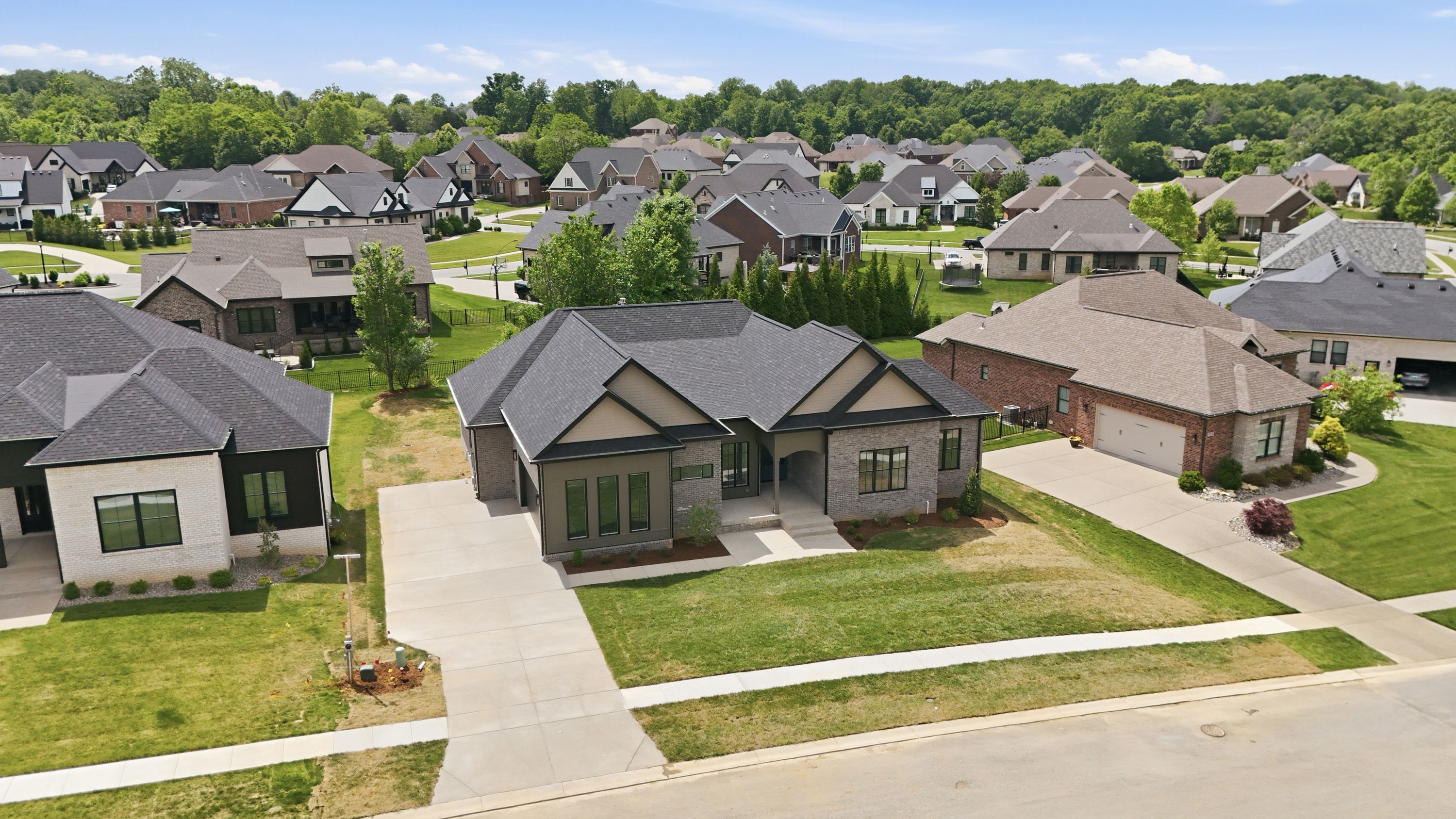  3212 Grand Lakes Drive, Louisville, KY 40299 - 物件實景