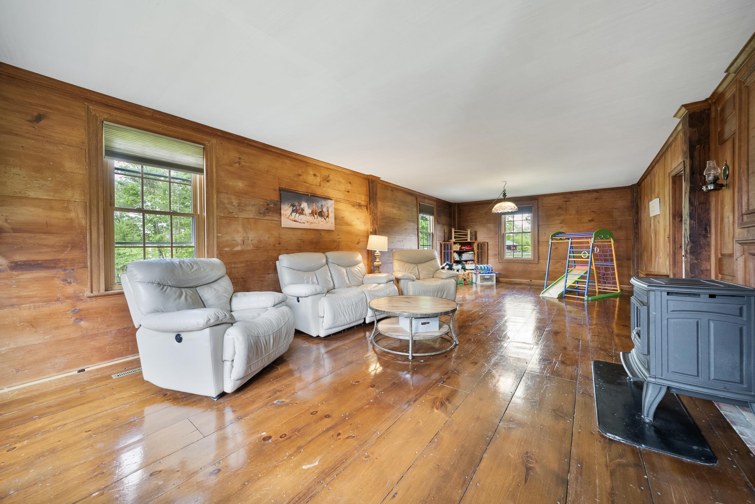 Francestown, New Hampshire, 03043, United States, 5 Bedrooms Bedrooms, ,4 BathroomsBathrooms,Residential,For Sale,1827172