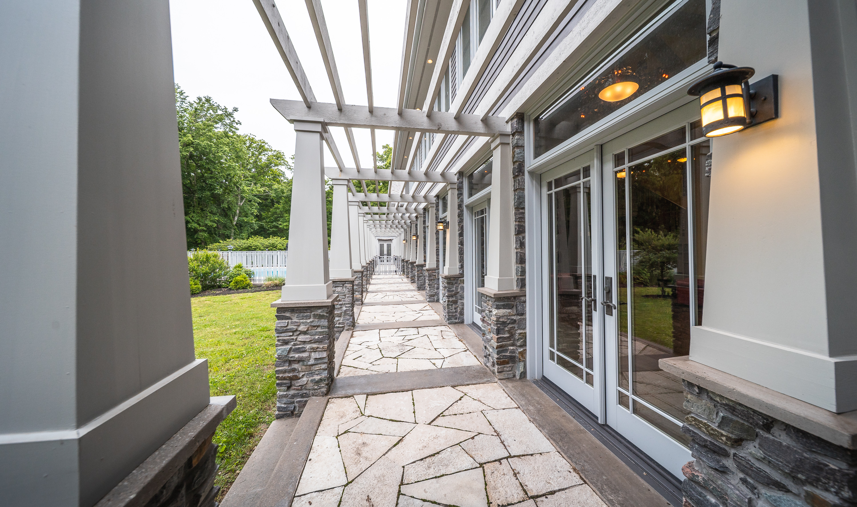  Stunning Prairie-Inspired Estate on 16 Acres of Scenic Woodlands - 物件實景