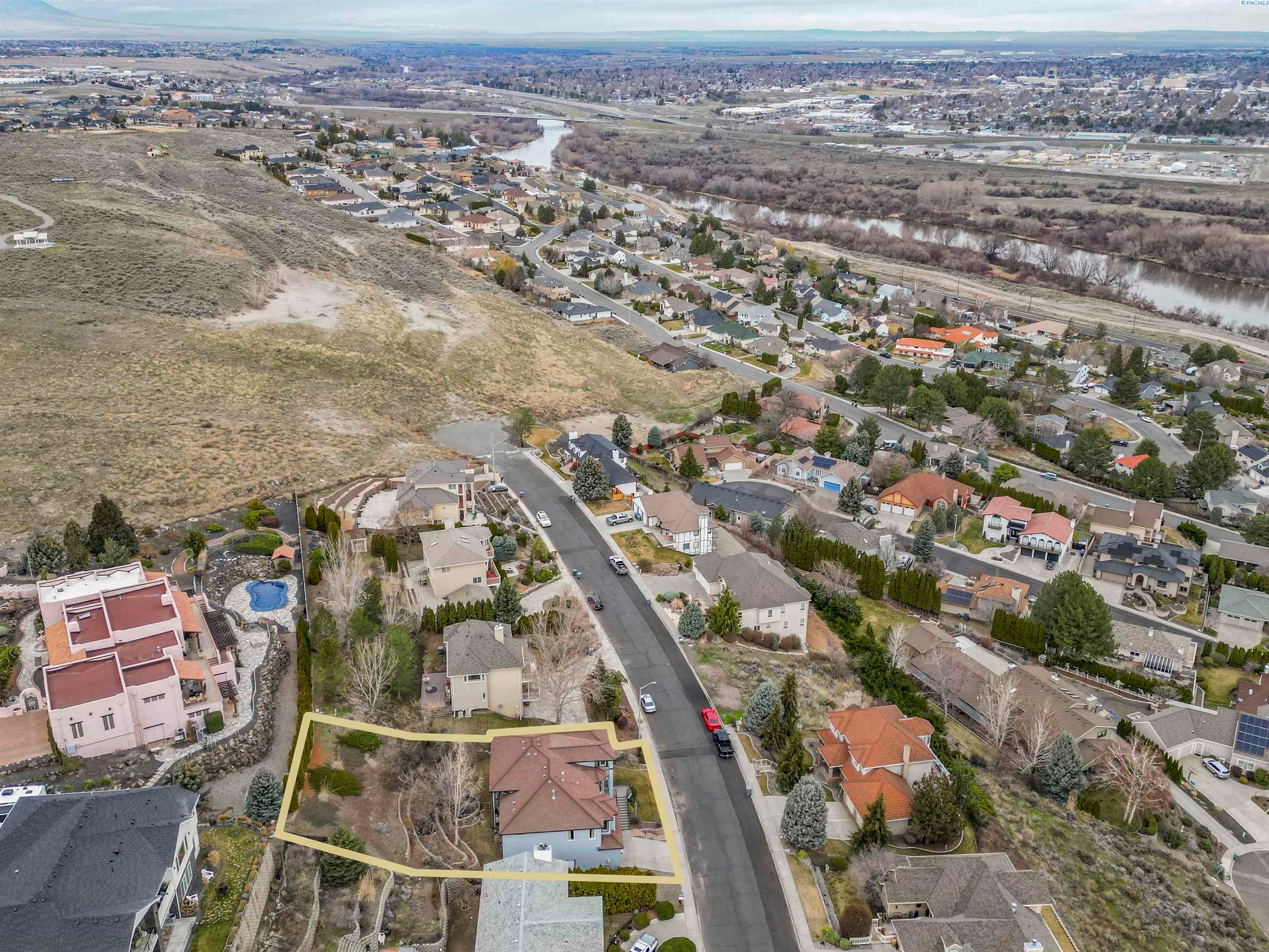 Richland, Washington, 99352, United States, 4 Bedrooms Bedrooms, ,4 BathroomsBathrooms,Residential,For Sale,1977070