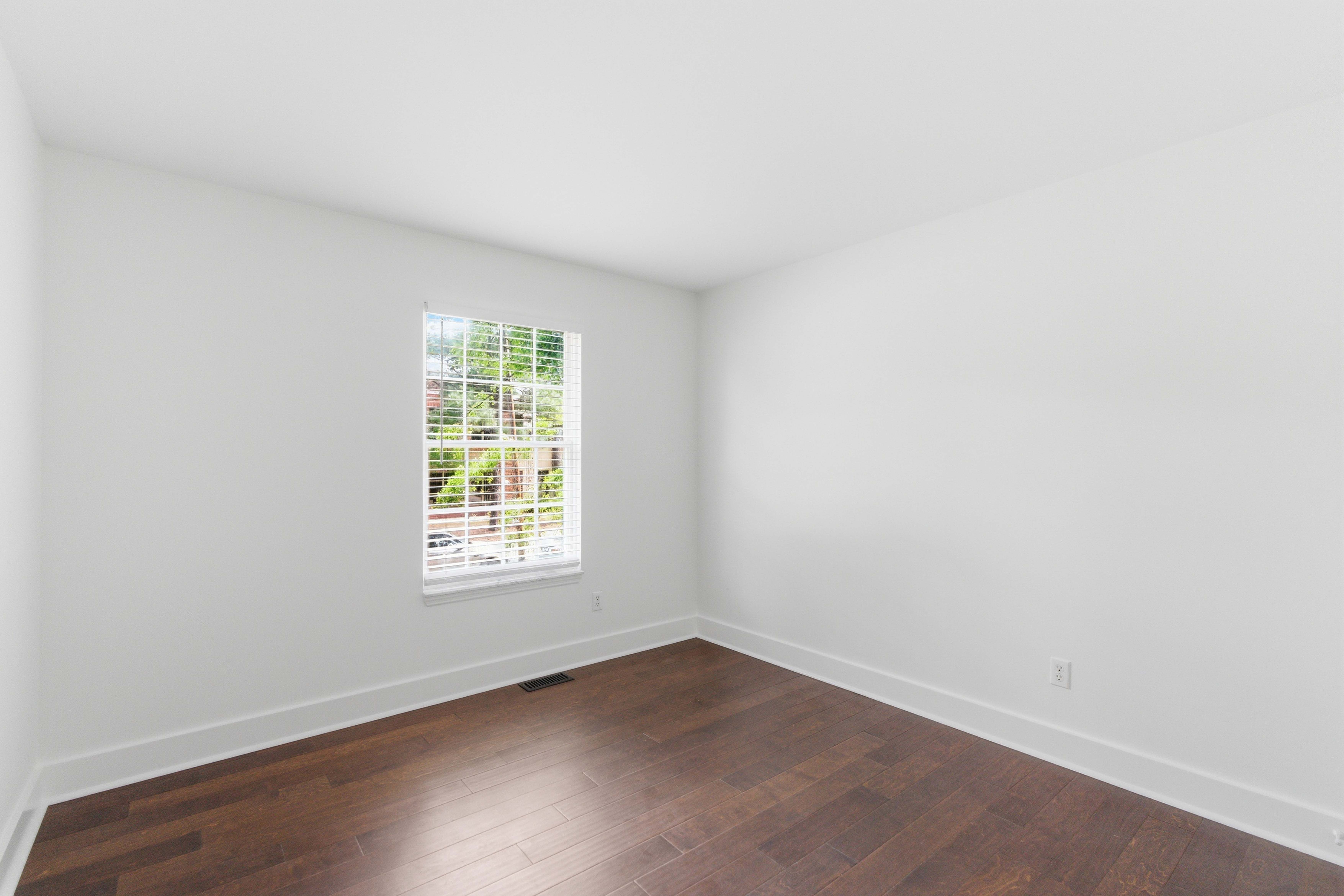  2143 Pinehurst Avenue - 物件實景
