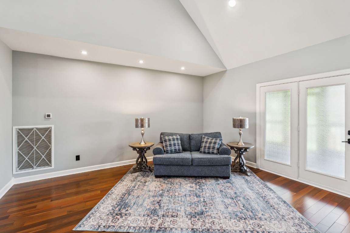 Nashville, Tennessee, 37221, United States, 4 Bedrooms Bedrooms, ,4 BathroomsBathrooms,Residential,For Sale,1940986