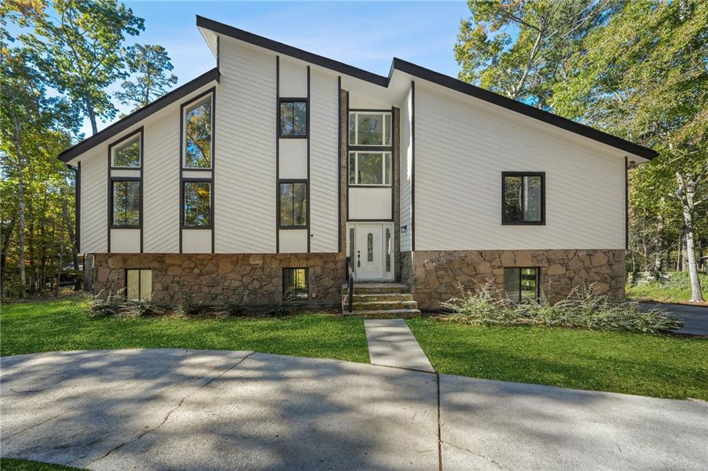 Snellville, Georgia, 30039, United States, 5 Bedrooms Bedrooms, ,4 BathroomsBathrooms,Residential,For Sale,1993862