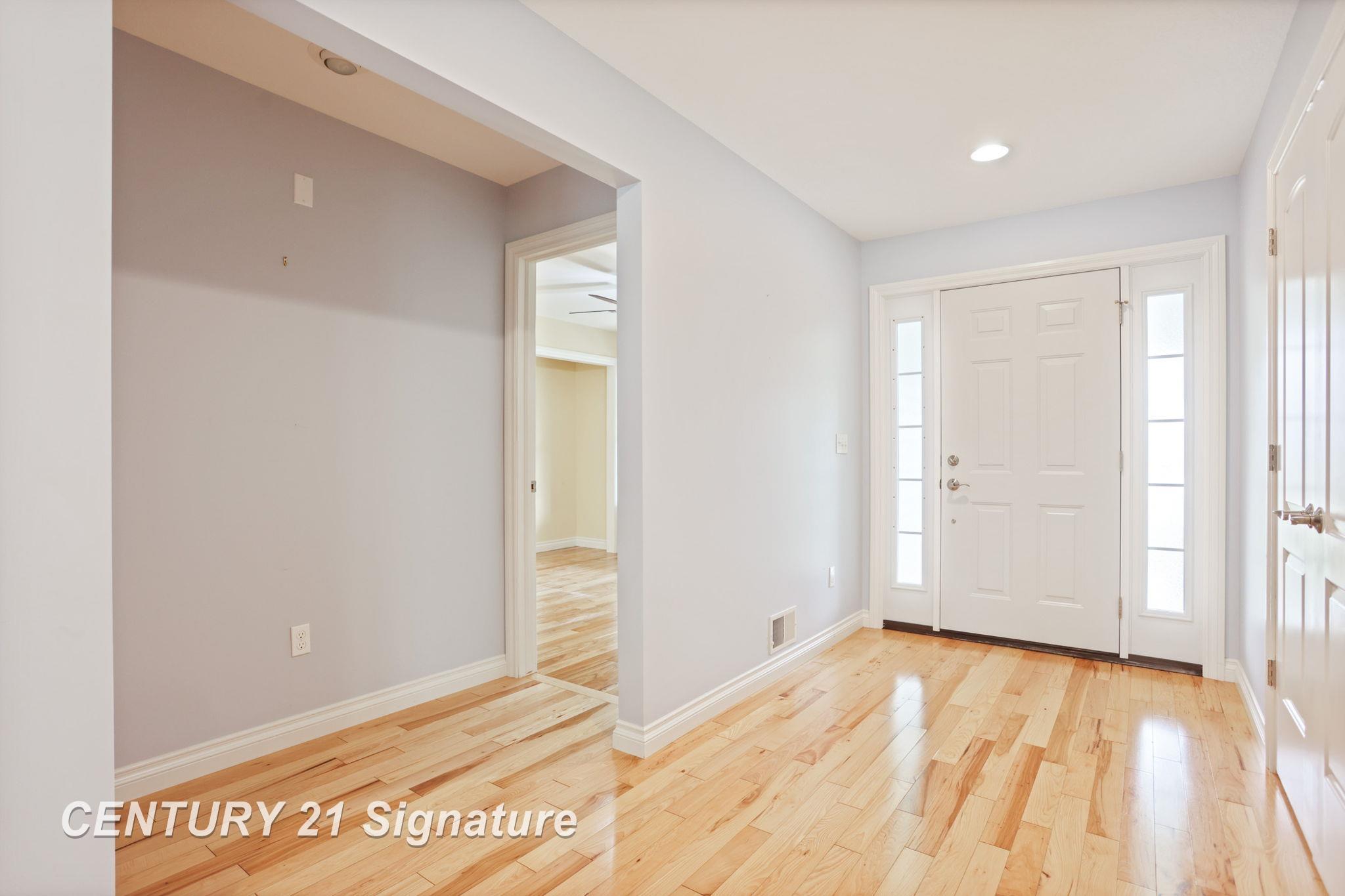 Freeland, Michigan, 48623, United States, 4 Bedrooms Bedrooms, ,3 BathroomsBathrooms,Residential,For Sale,1924442