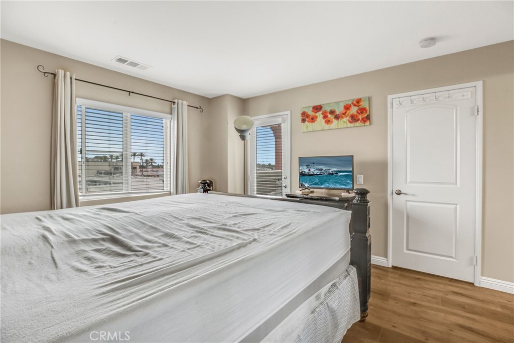 Lakewood, California, 90715, United States, 3 Bedrooms Bedrooms, ,4 BathroomsBathrooms,Residential,For Sale,1860565