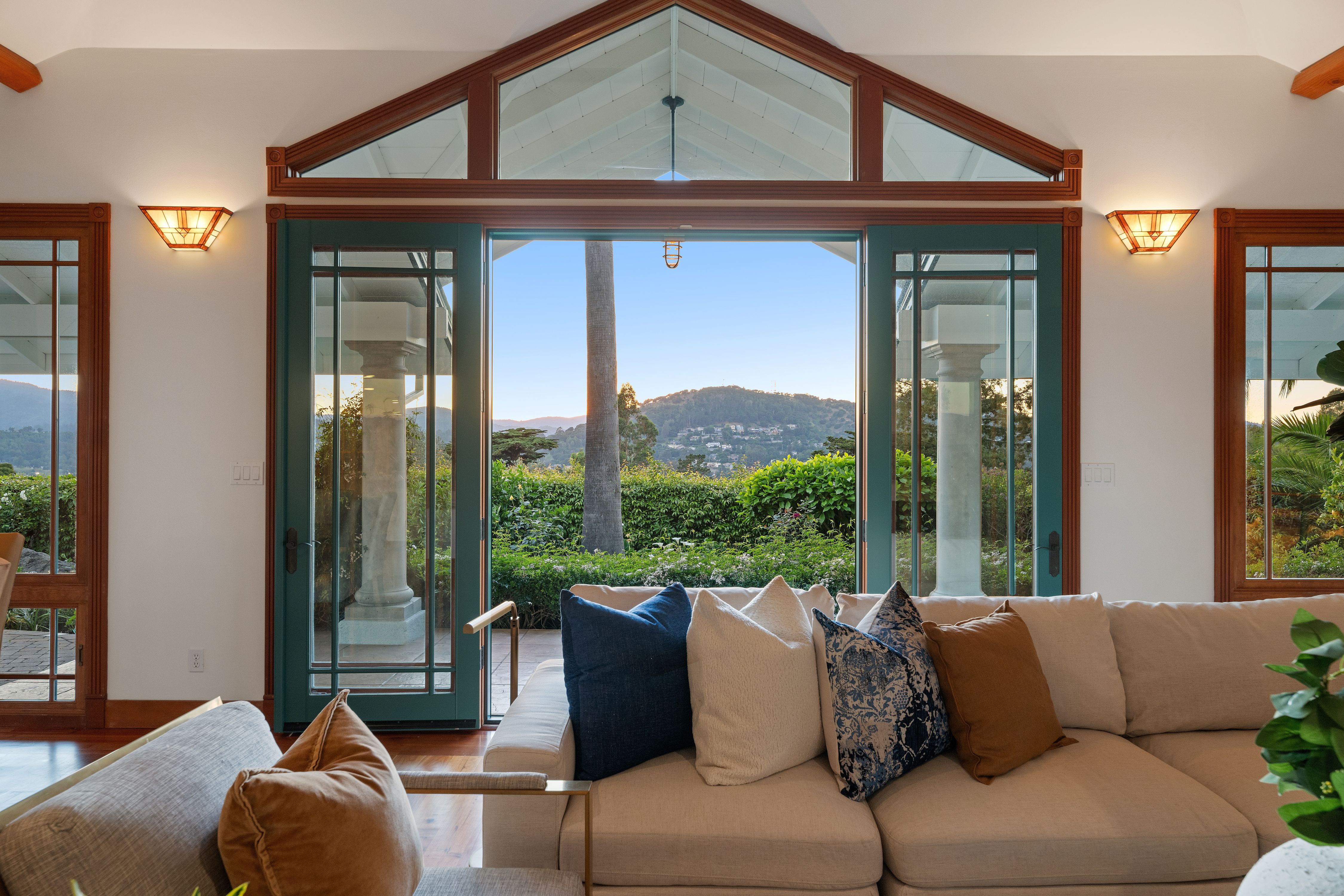  Striking Contemporary Residence - 物件實景