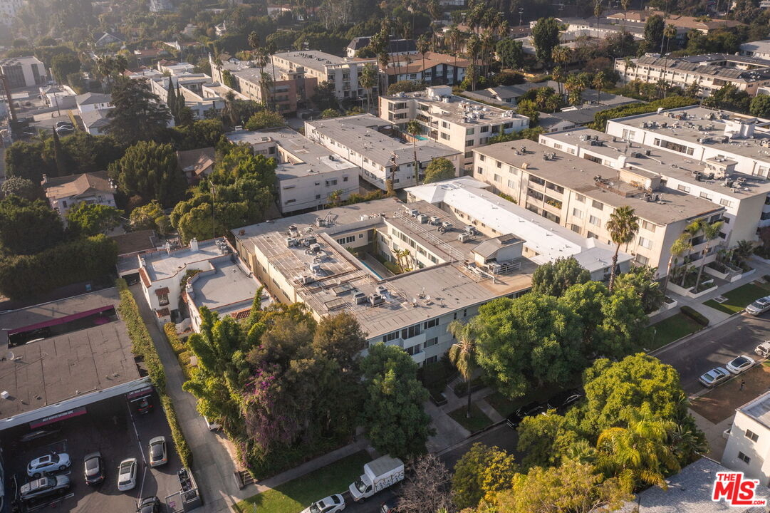 Los Angeles, California, 90046, United States, 3 Bedrooms Bedrooms, ,3 BathroomsBathrooms,Residential,For Sale,1989732