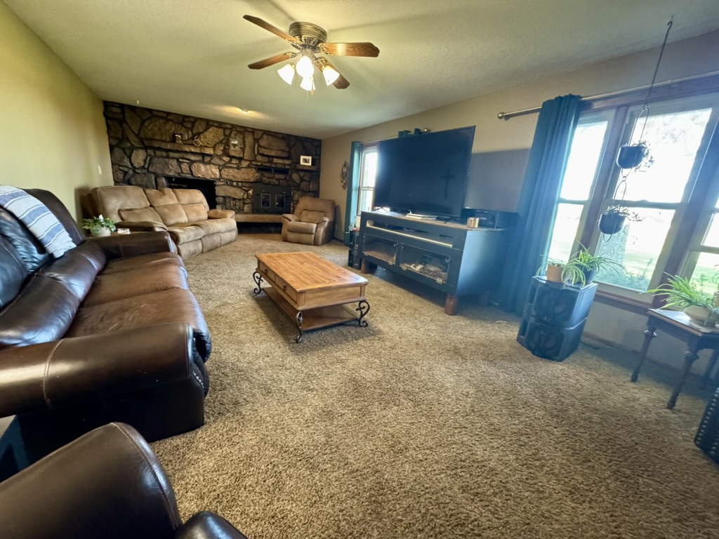 Pierce City, Missouri, 65723, United States, 2 Bedrooms Bedrooms, ,2 BathroomsBathrooms,Residential,For Sale,1987385