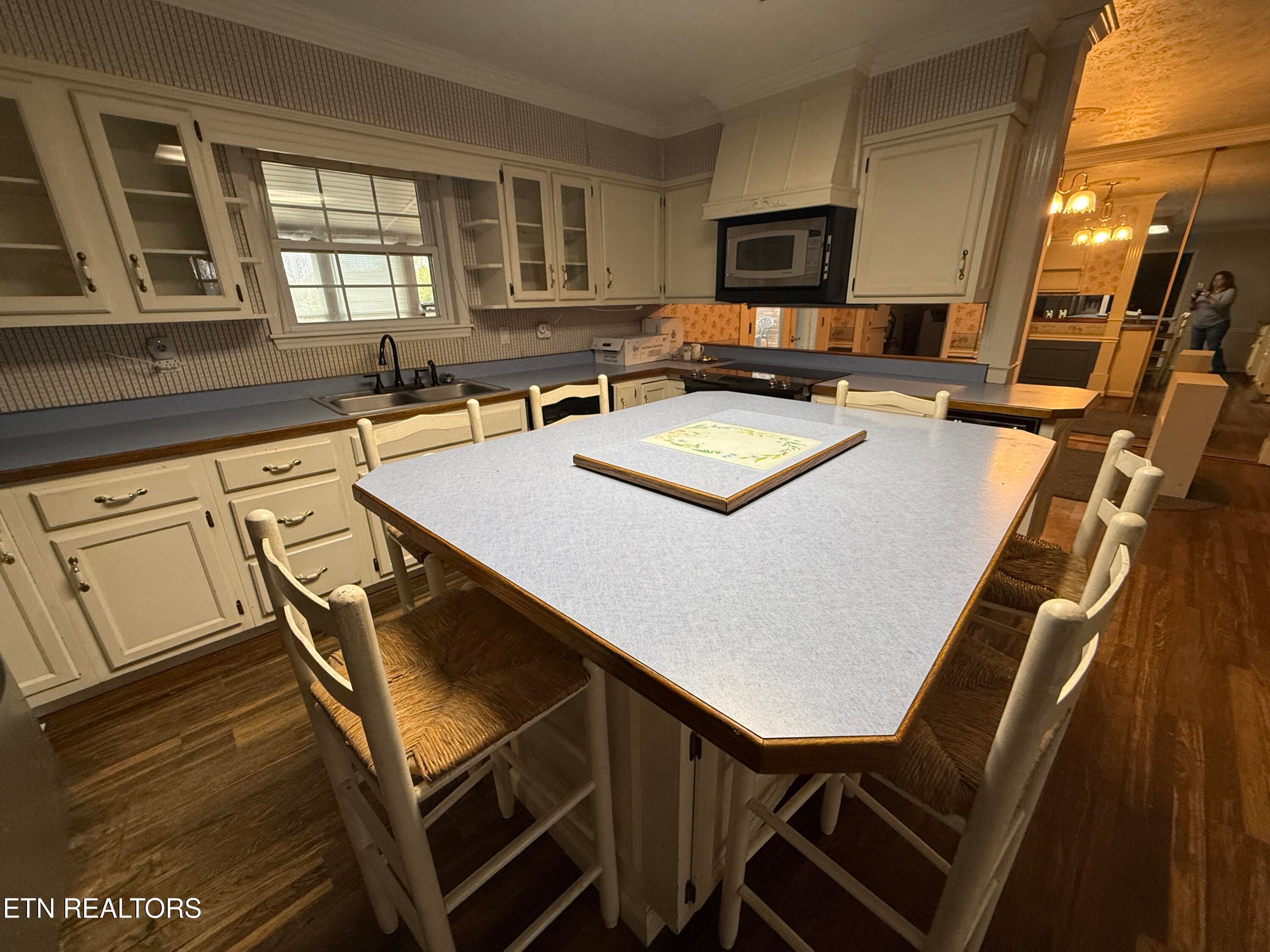 Rockwood, Tennessee, 37854, United States, 4 Bedrooms Bedrooms, ,4 BathroomsBathrooms,Residential,For Sale,1996876