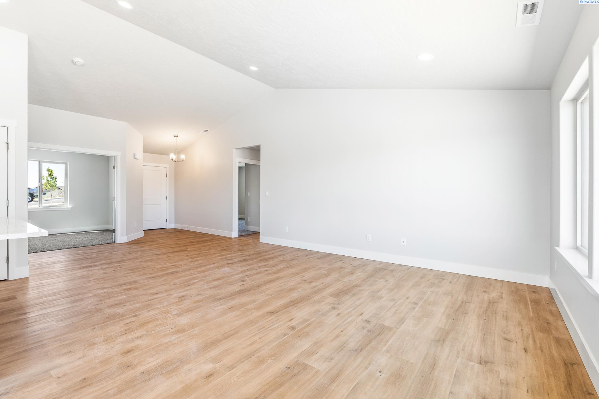 Kennewick, Washington, 99338, United States, 3 Bedrooms Bedrooms, ,1 BathroomBathrooms,Residential,For Sale,1803967