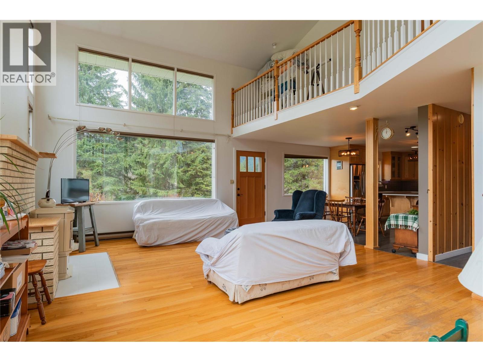 APPLEDALE, British Columbia, V0G 2J0, CA, 5 Bedrooms Bedrooms, ,2 BathroomsBathrooms,Residential,For Sale,1946998