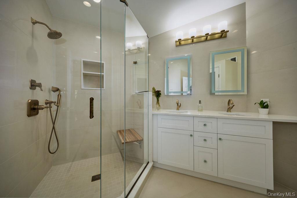 New Rochelle, New York, 10804, United States, 4 Bedrooms Bedrooms, ,3 BathroomsBathrooms,Residential,For Sale,1991055