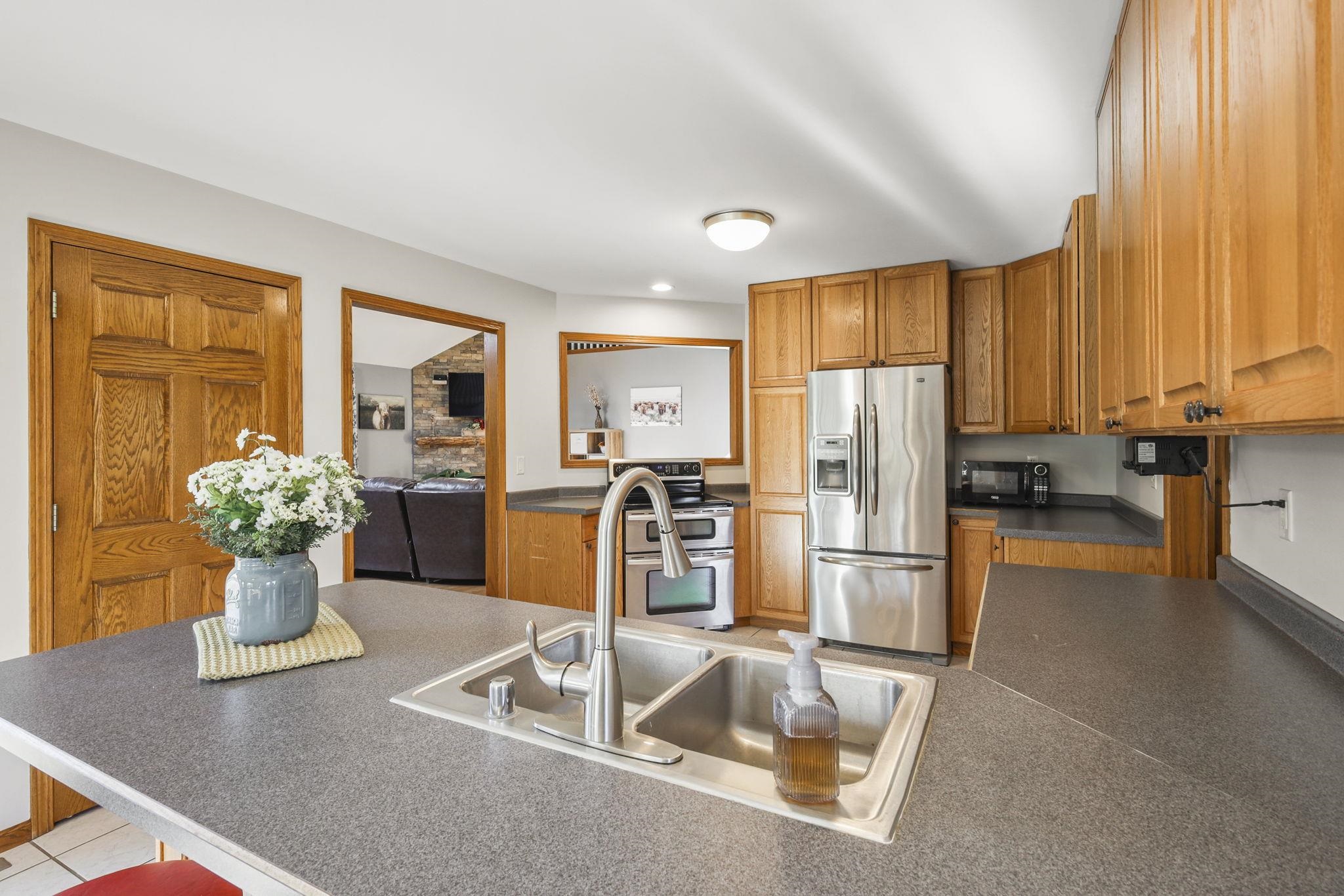 Barneveld, Wisconsin, 53507, United States, 3 Bedrooms Bedrooms, ,4 BathroomsBathrooms,Residential,For Sale,1986114