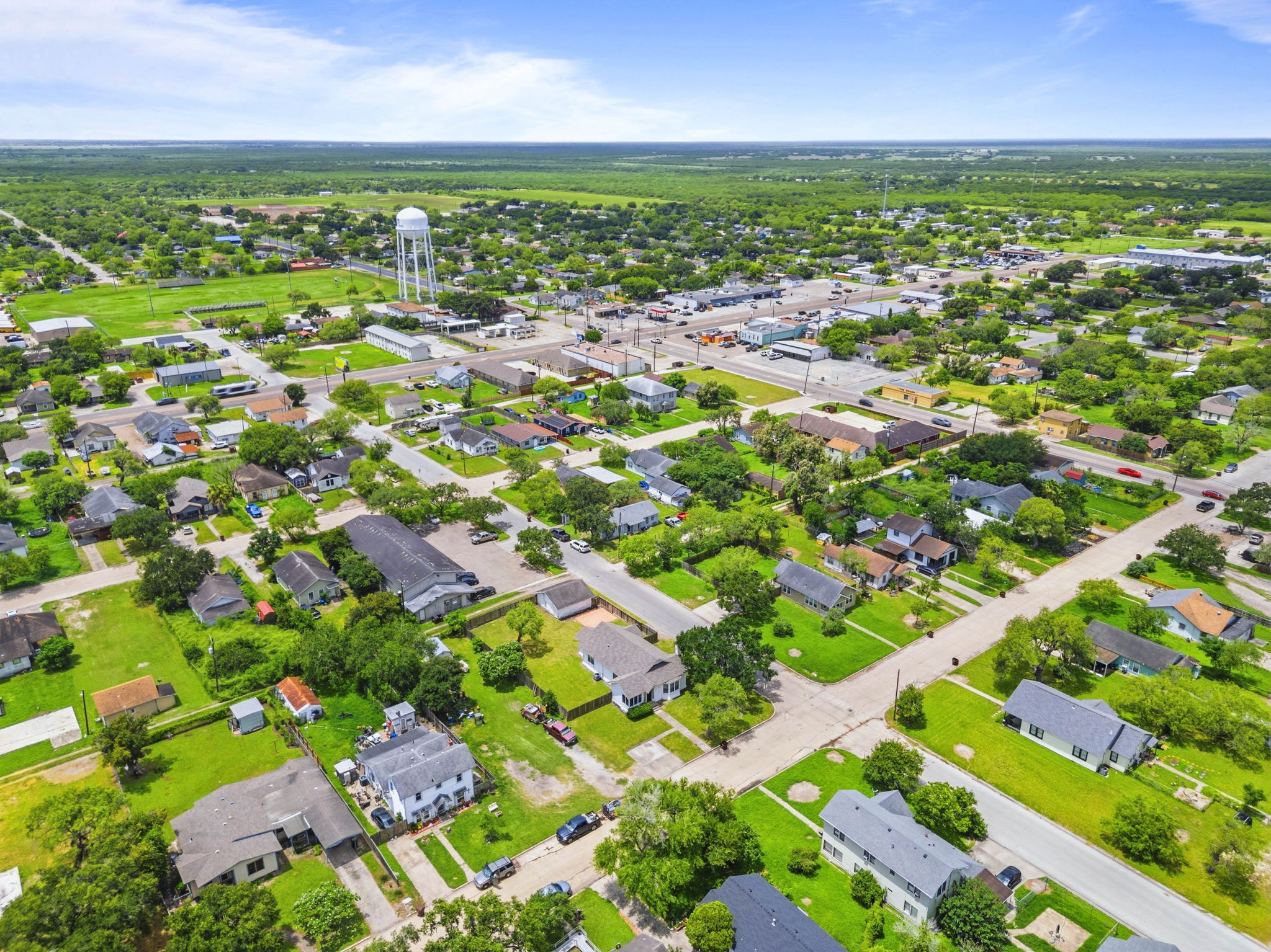  Corner Lot Living In Kingsville - 物件實景