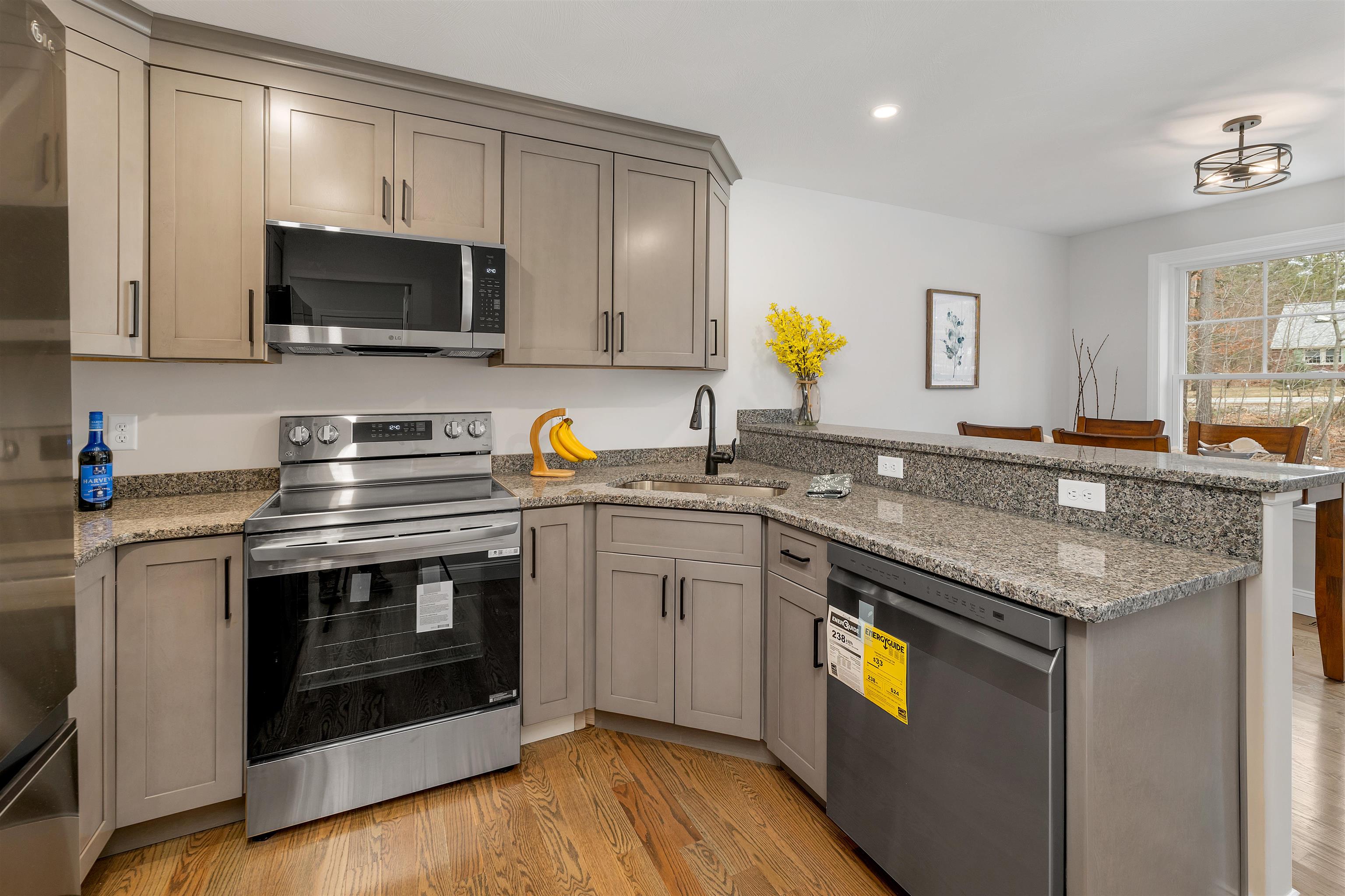 Litchfield, New Hampshire, 03052, United States, 3 Bedrooms Bedrooms, ,2 BathroomsBathrooms,Residential,For Sale,1860040