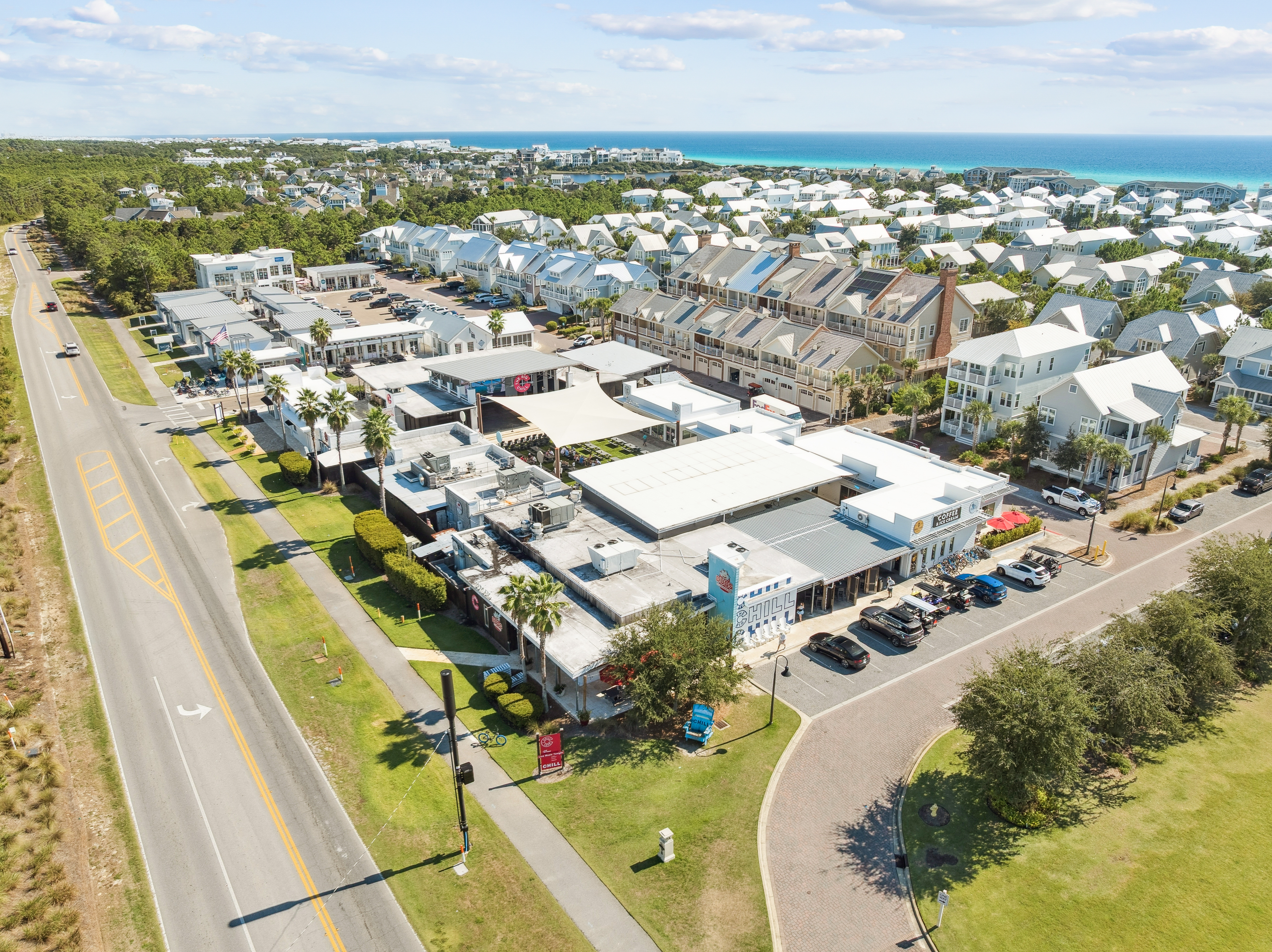  Spacious 3-Level Home With Elevator & Steps to Community Pool - 物件實景