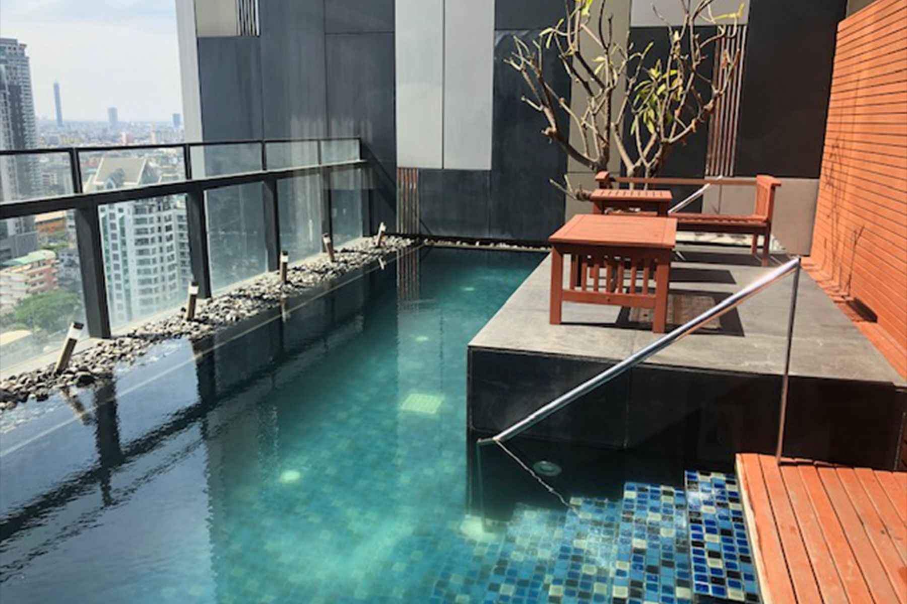 The met condominium 