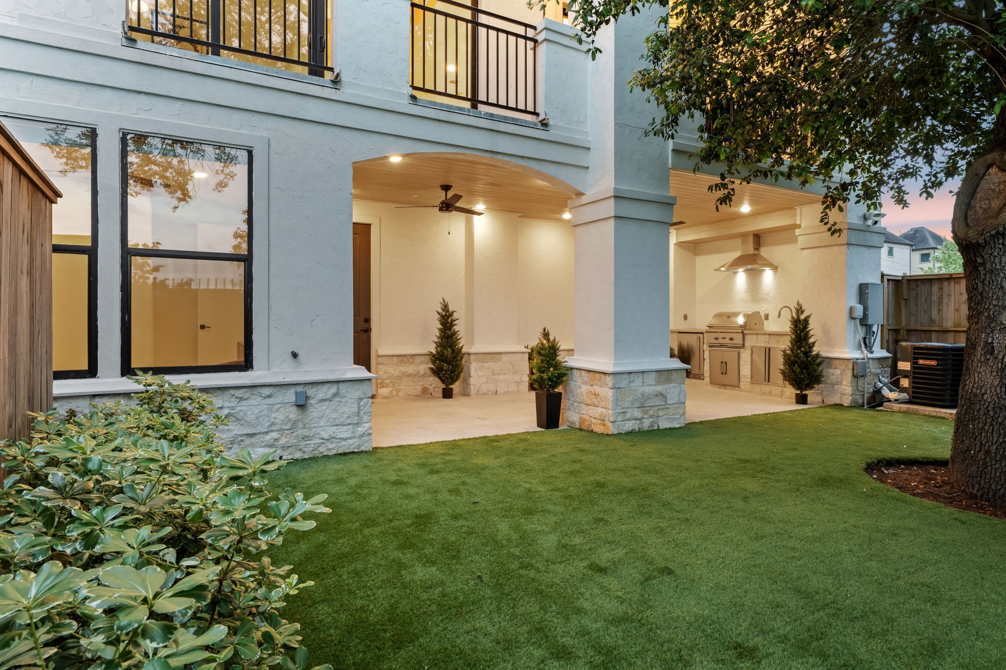  611 N Live Oak Street - 物件實景