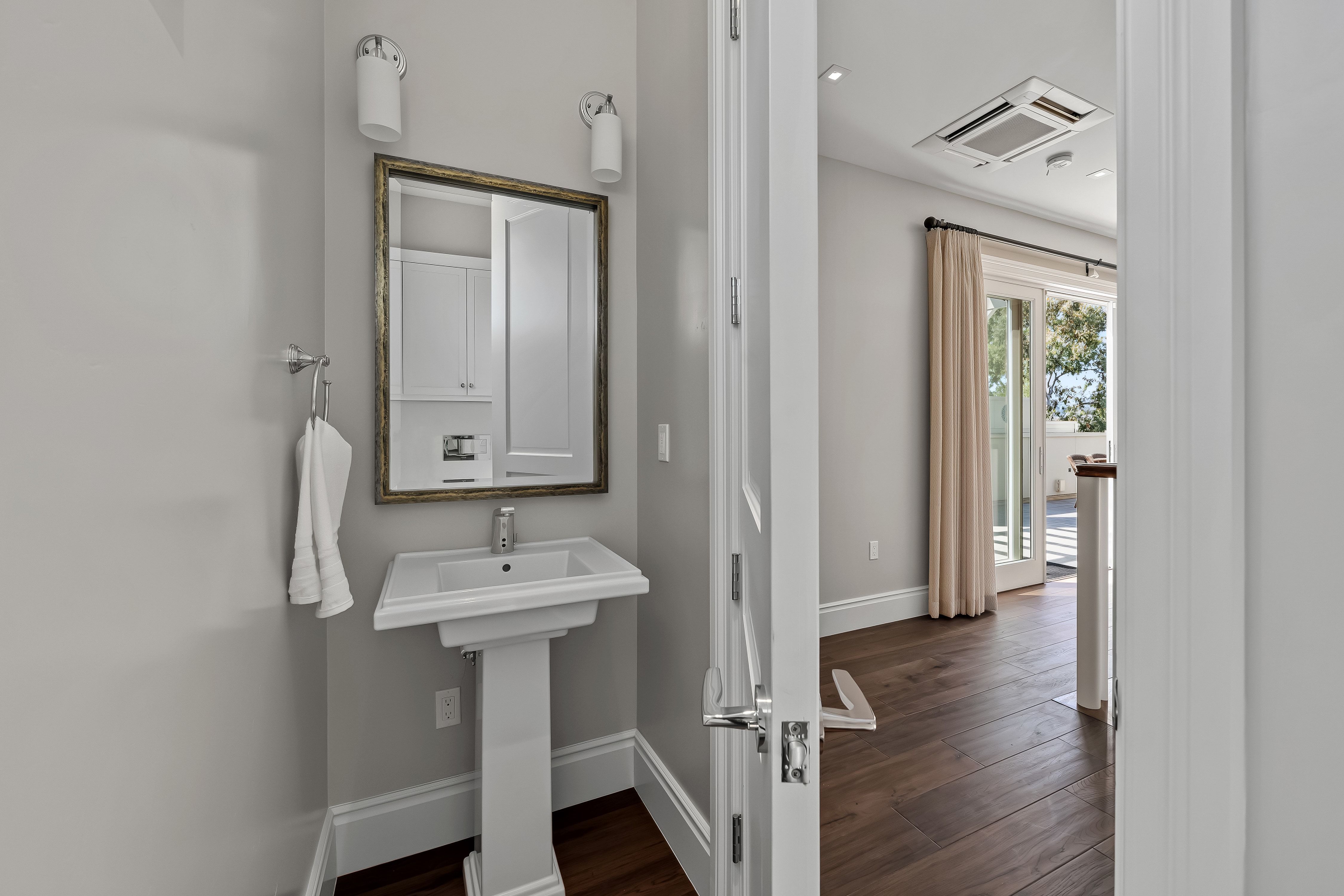  Classic Brownstone Architecture Meets Sophisticated Contemporary Living - 物件實景