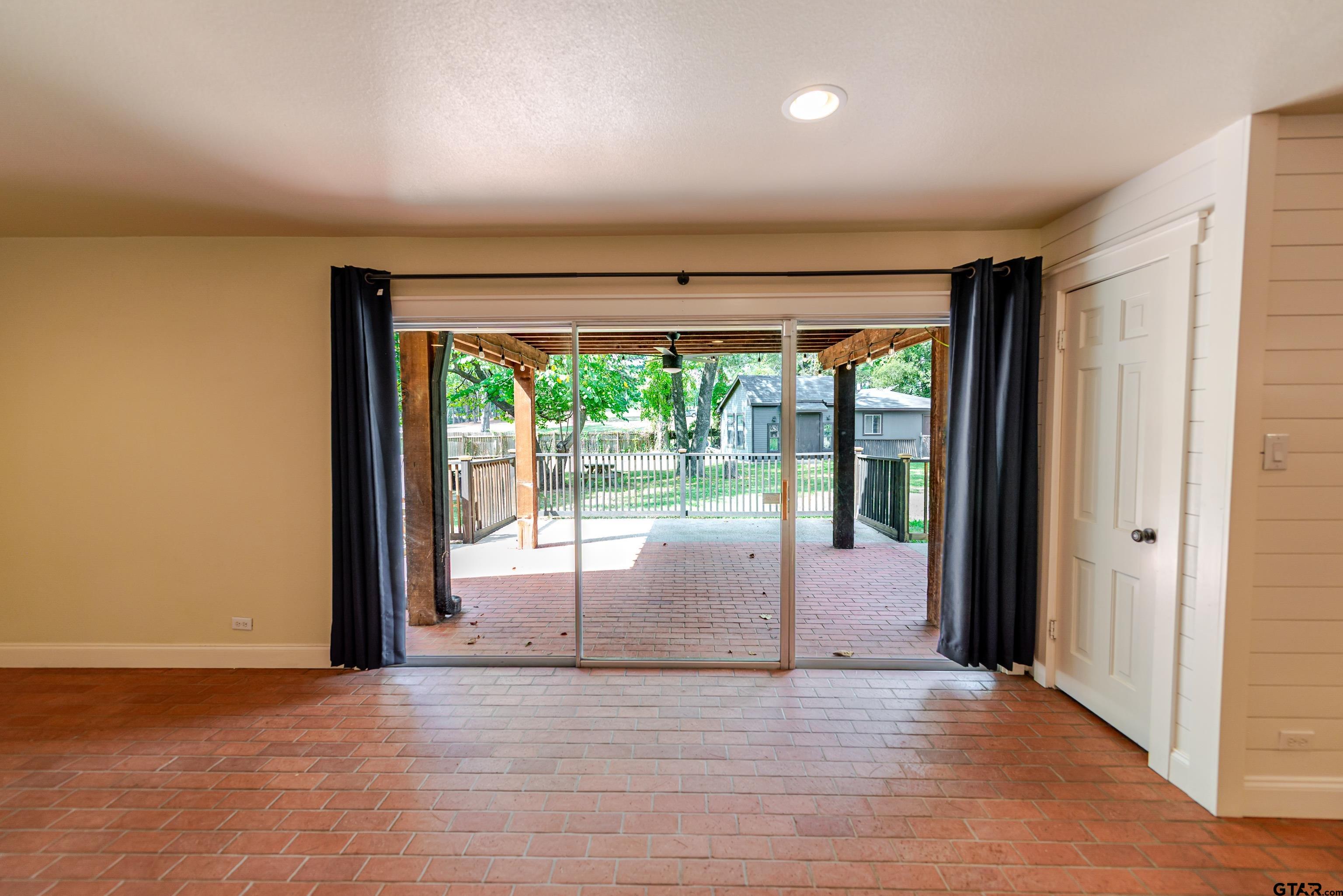 Mount Pleasant, Texas, 75455, United States, 5 Bedrooms Bedrooms, ,4 BathroomsBathrooms,Residential,For Sale,1975912