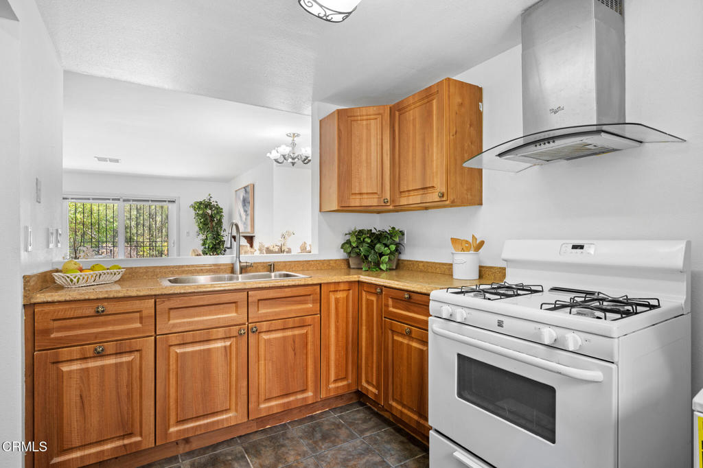 Los Angeles, California, 90042, United States, 2 Bedrooms Bedrooms, ,2 BathroomsBathrooms,Residential,For Sale,1856042