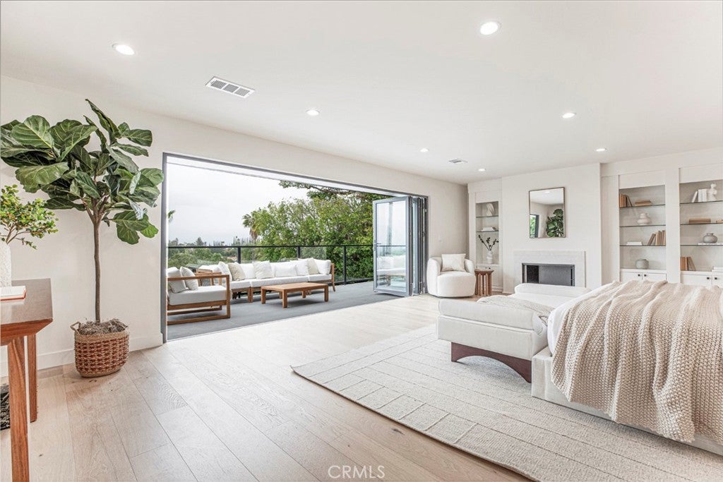 Encino, California, 91316, United States, 6 Bedrooms Bedrooms, ,5 BathroomsBathrooms,Residential,For Sale,1938851