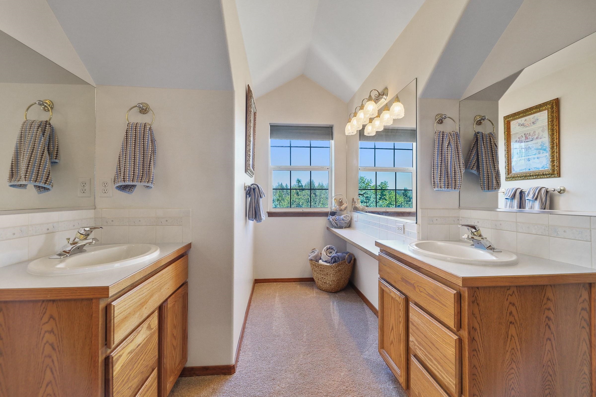 Mead, Washington, 99021, United States, 5 Bedrooms Bedrooms, ,5 BathroomsBathrooms,Residential,For Sale,1838740