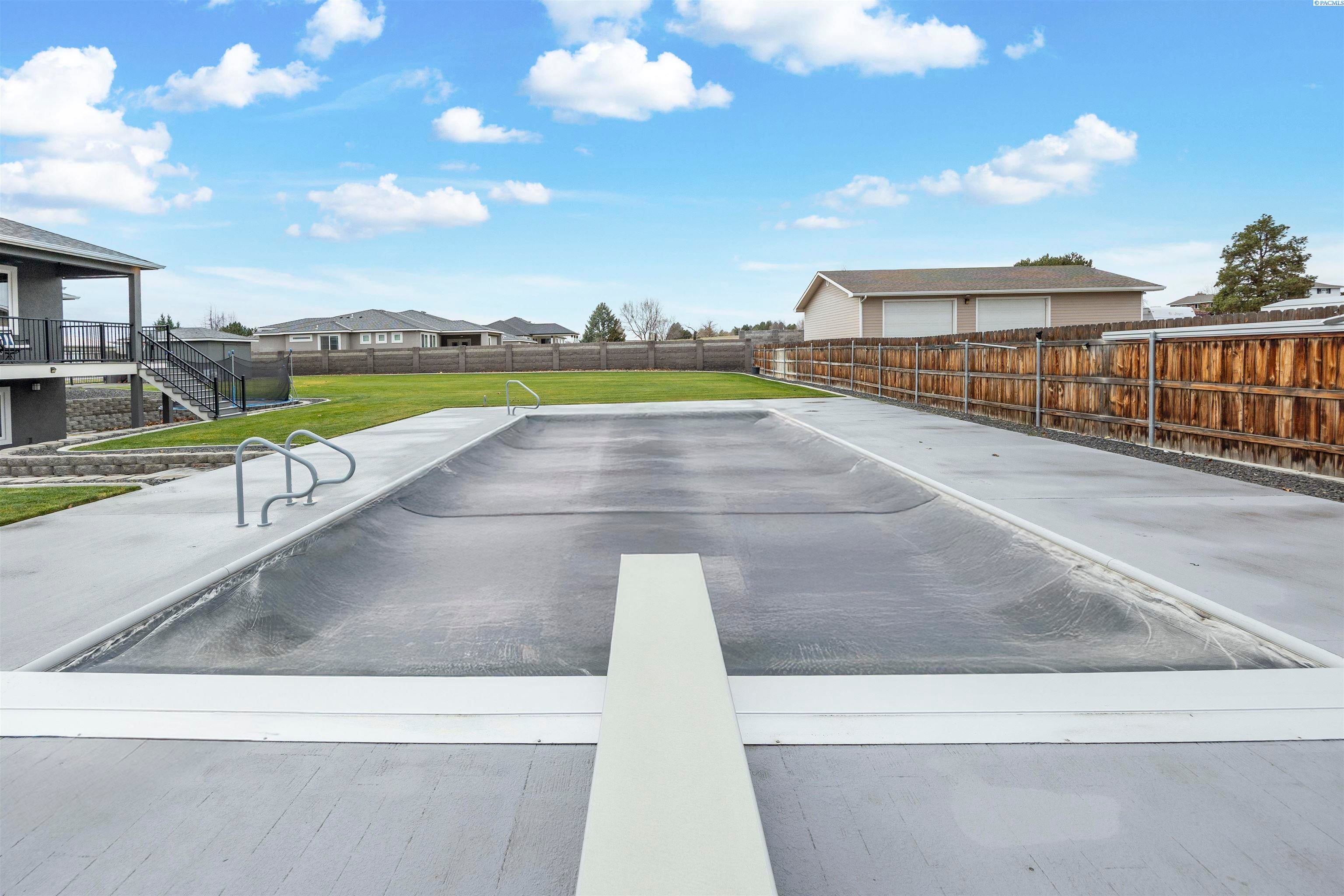 Pasco, Washington, 99301, United States, 6 Bedrooms Bedrooms, ,3 BathroomsBathrooms,Residential,For Sale,2005744