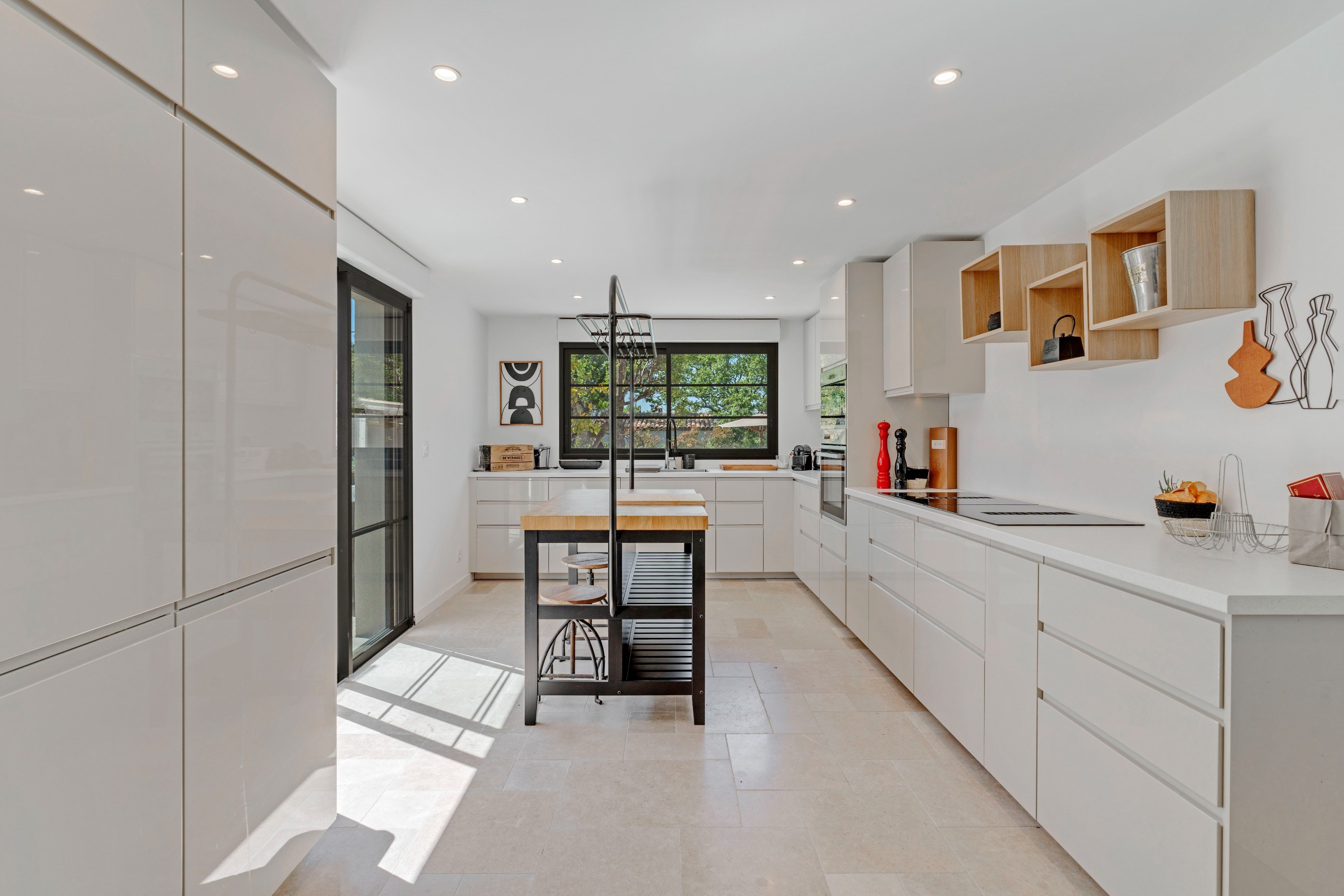  Gulf of Saint Tropez, renovated 300 sqm villa with six en suite bedrooms and po… - 物件實景