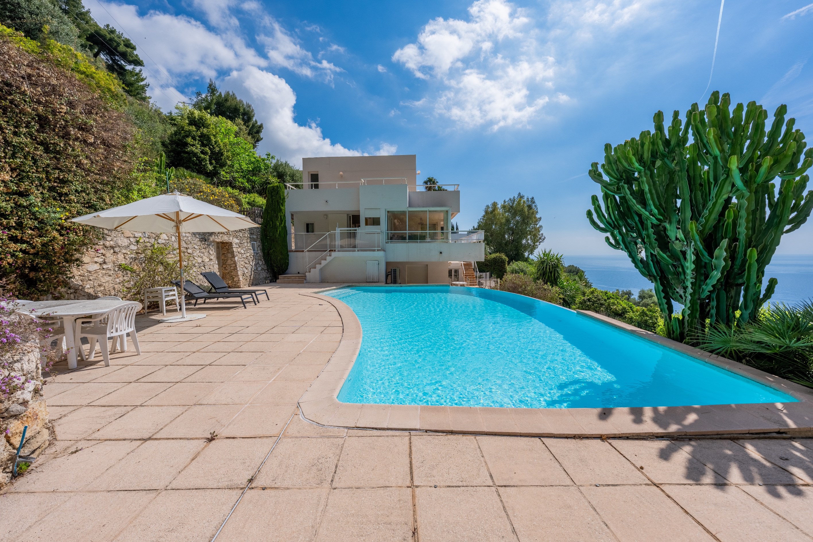  Sea view villa for sale in a private gated estate in Èze near Monaco - 物件實景