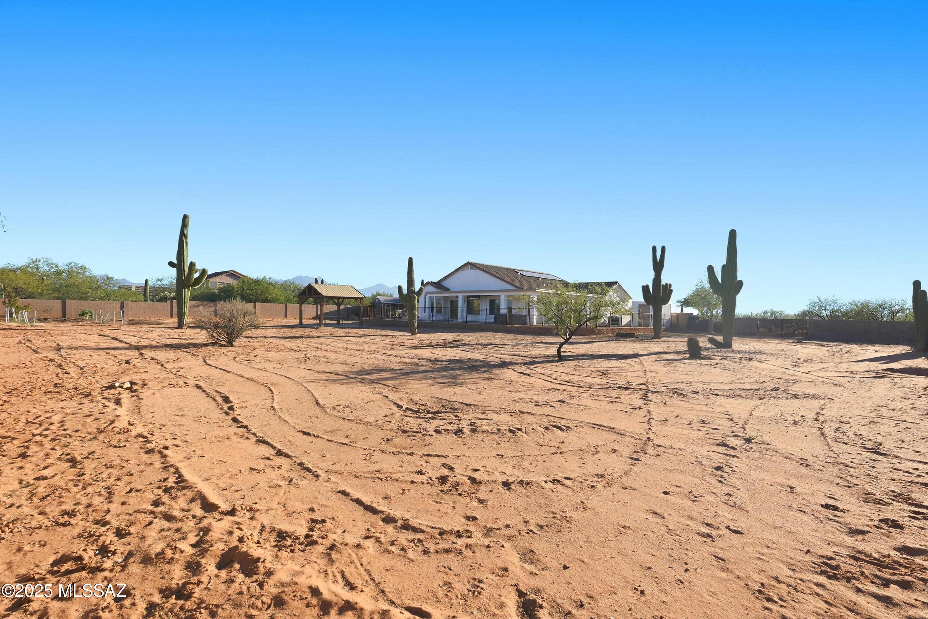Sahuarita, Arizona, 85629, United States, 3 Bedrooms Bedrooms, ,2 BathroomsBathrooms,Residential,For Sale,1989505